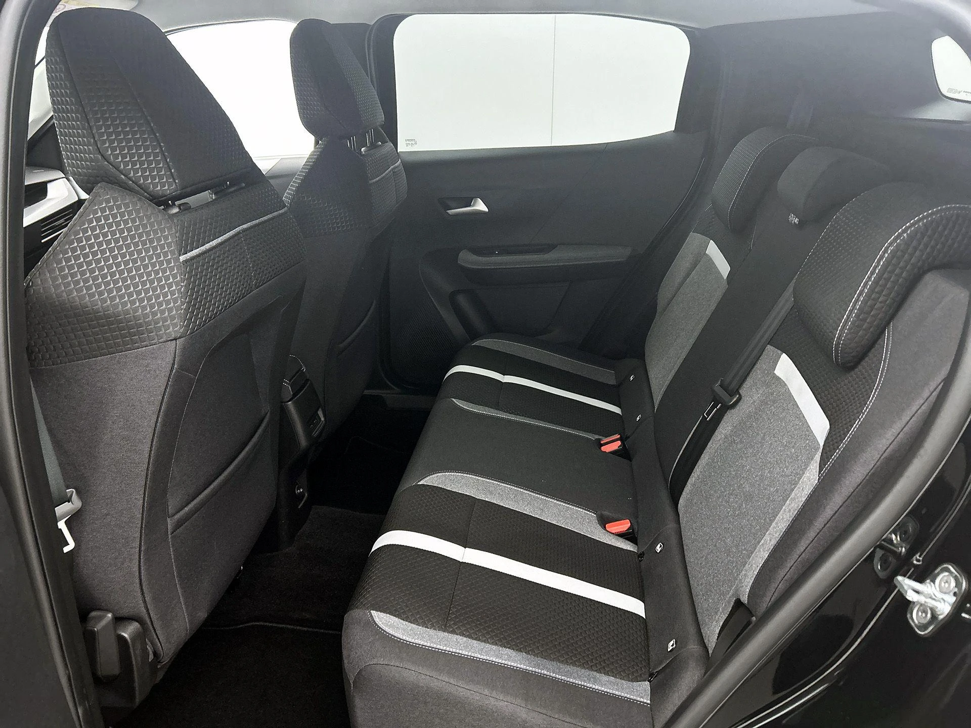 Opel-Frontera-image-26