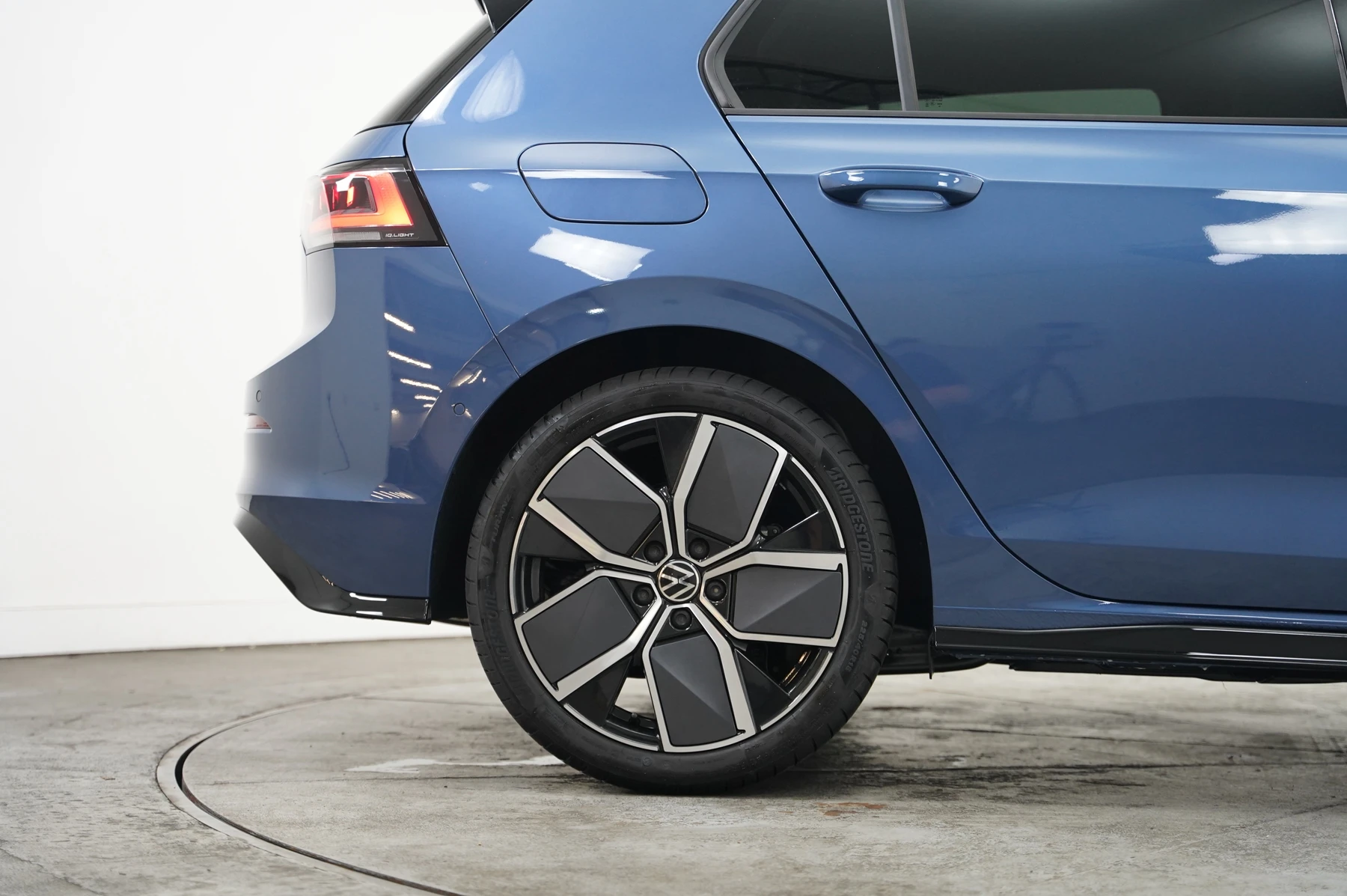 Volkswagen-Golf-image-32