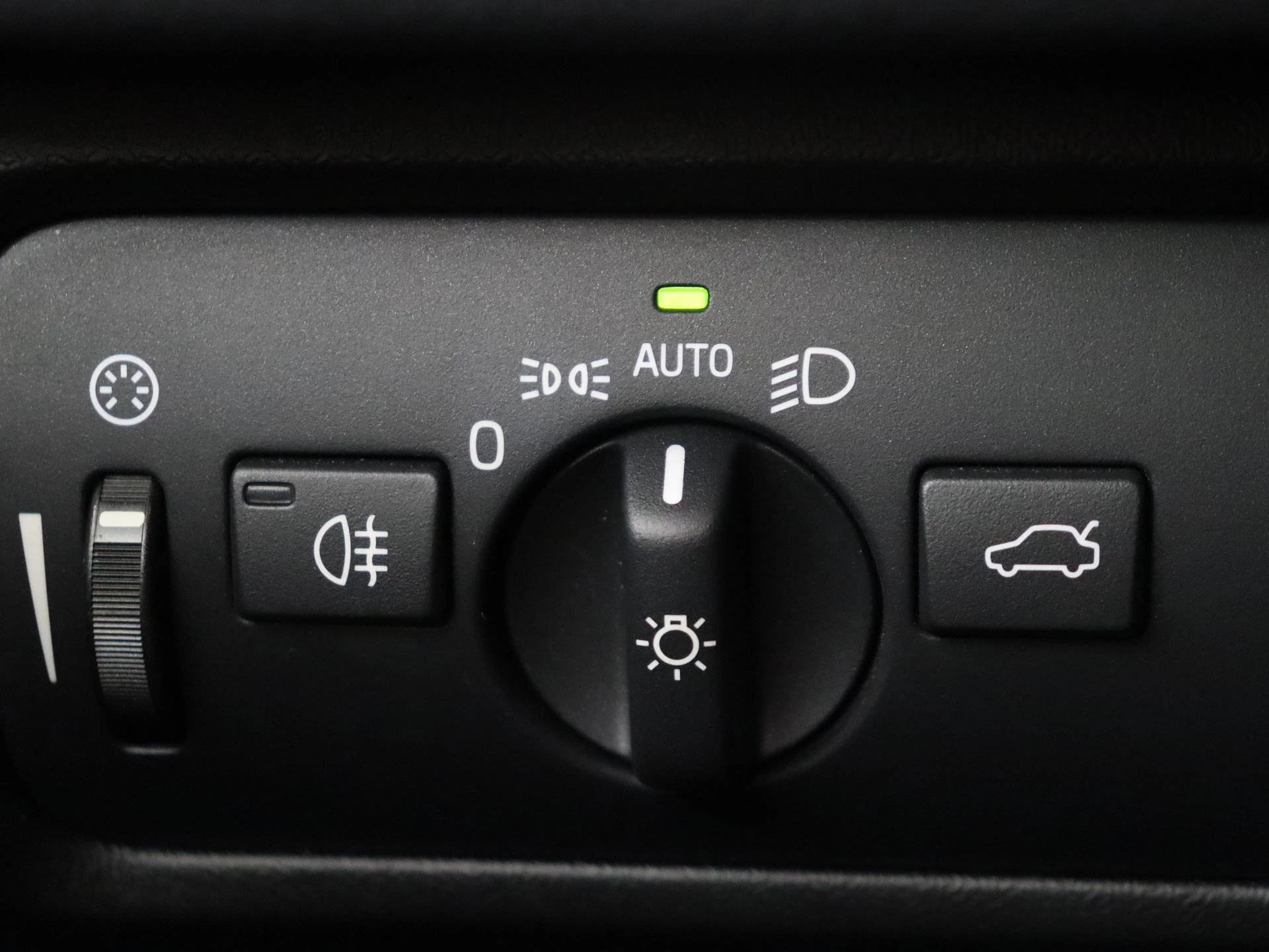 Volvo-V40-image-22