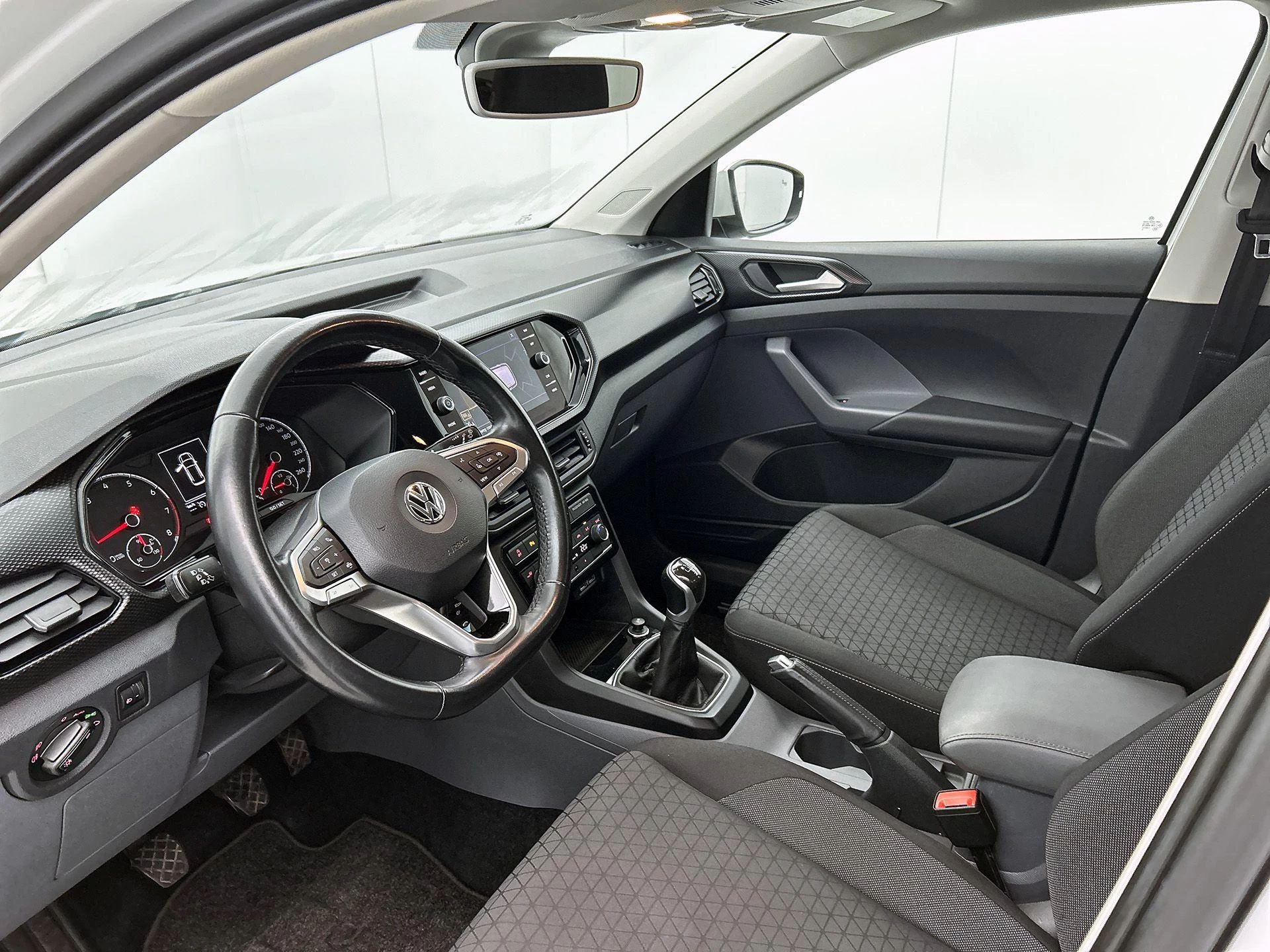 Volkswagen-T-Cross-image-18