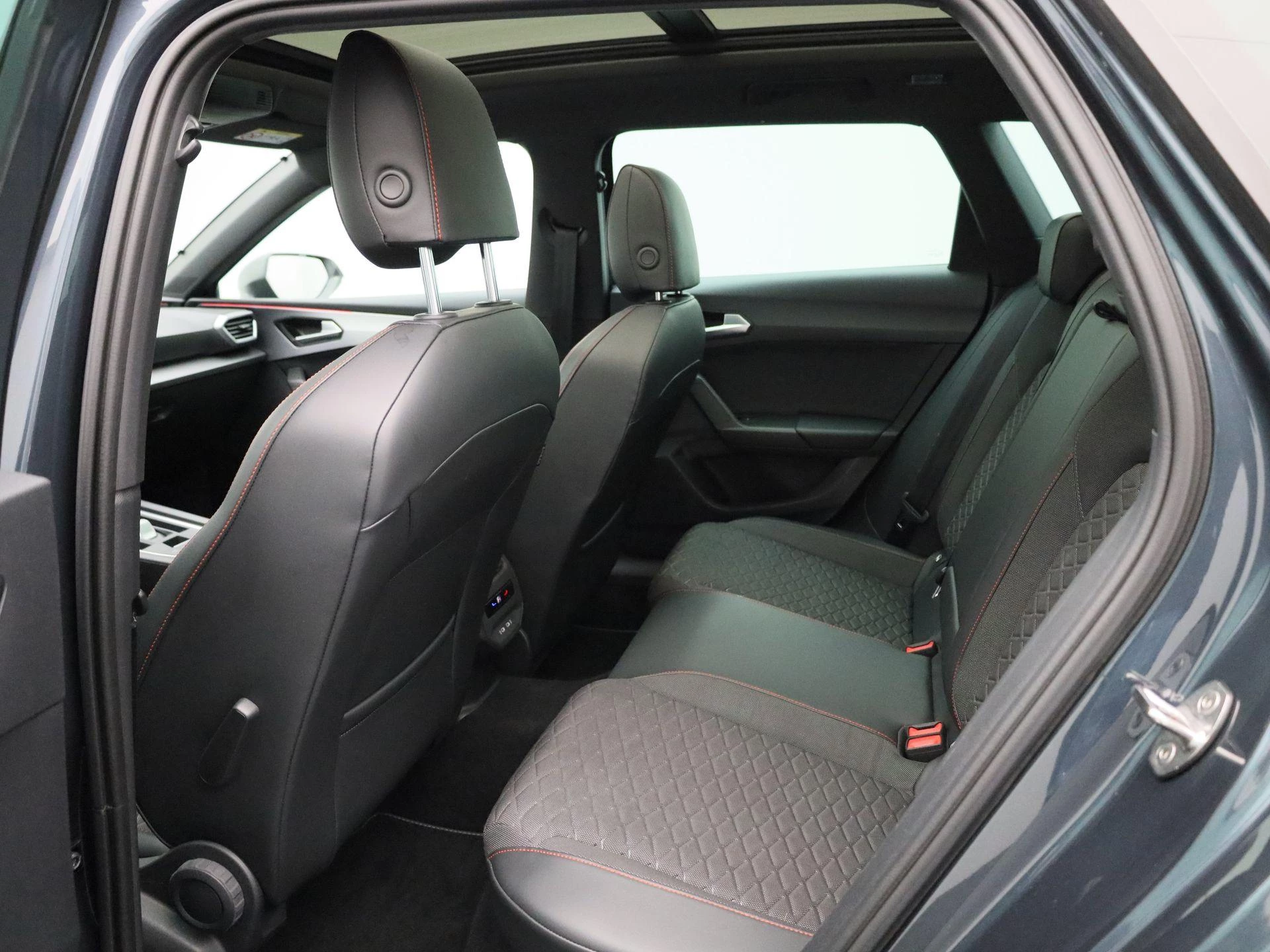 SEAT Leon Sportstourer 1.5 eTSI FR Business Intense