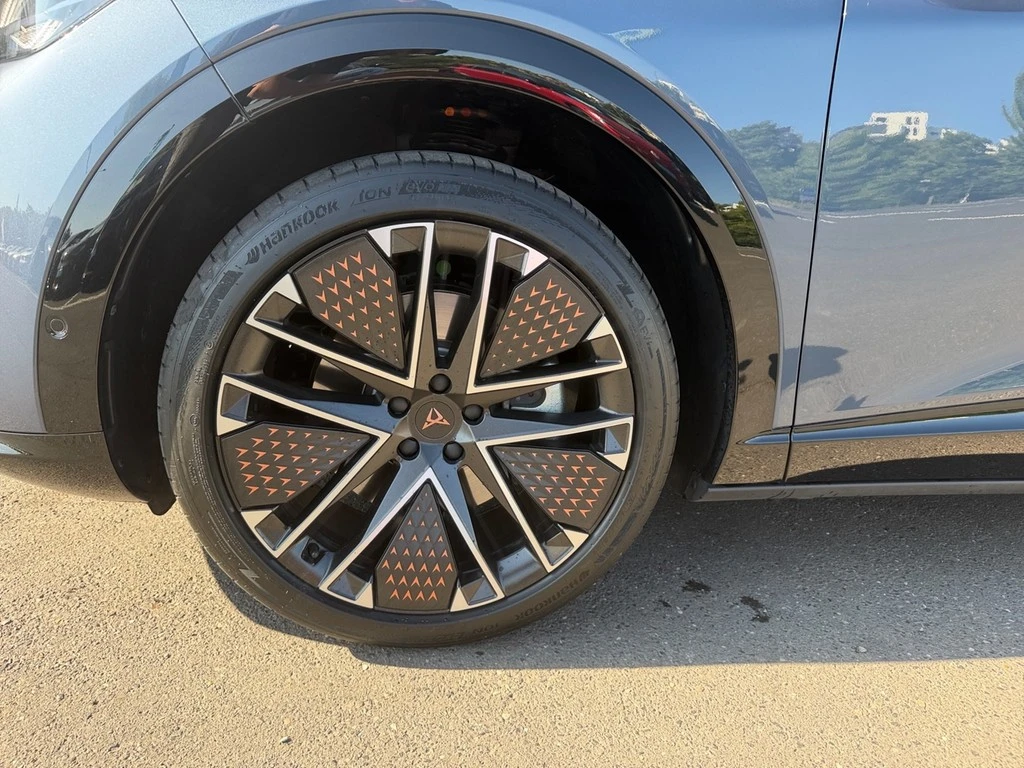 CUPRA-Tavascan-image-2