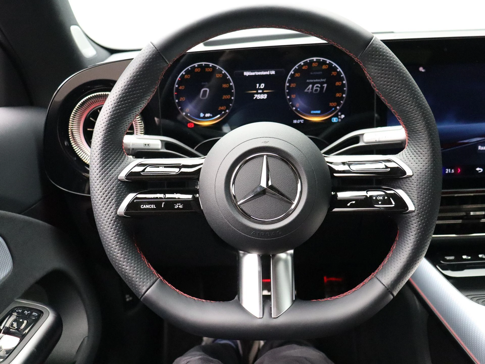 Mercedes-Benz-CLA-image-12