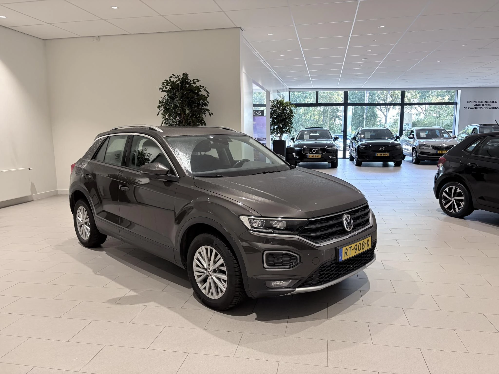 Volkswagen-T-Roc-image-5