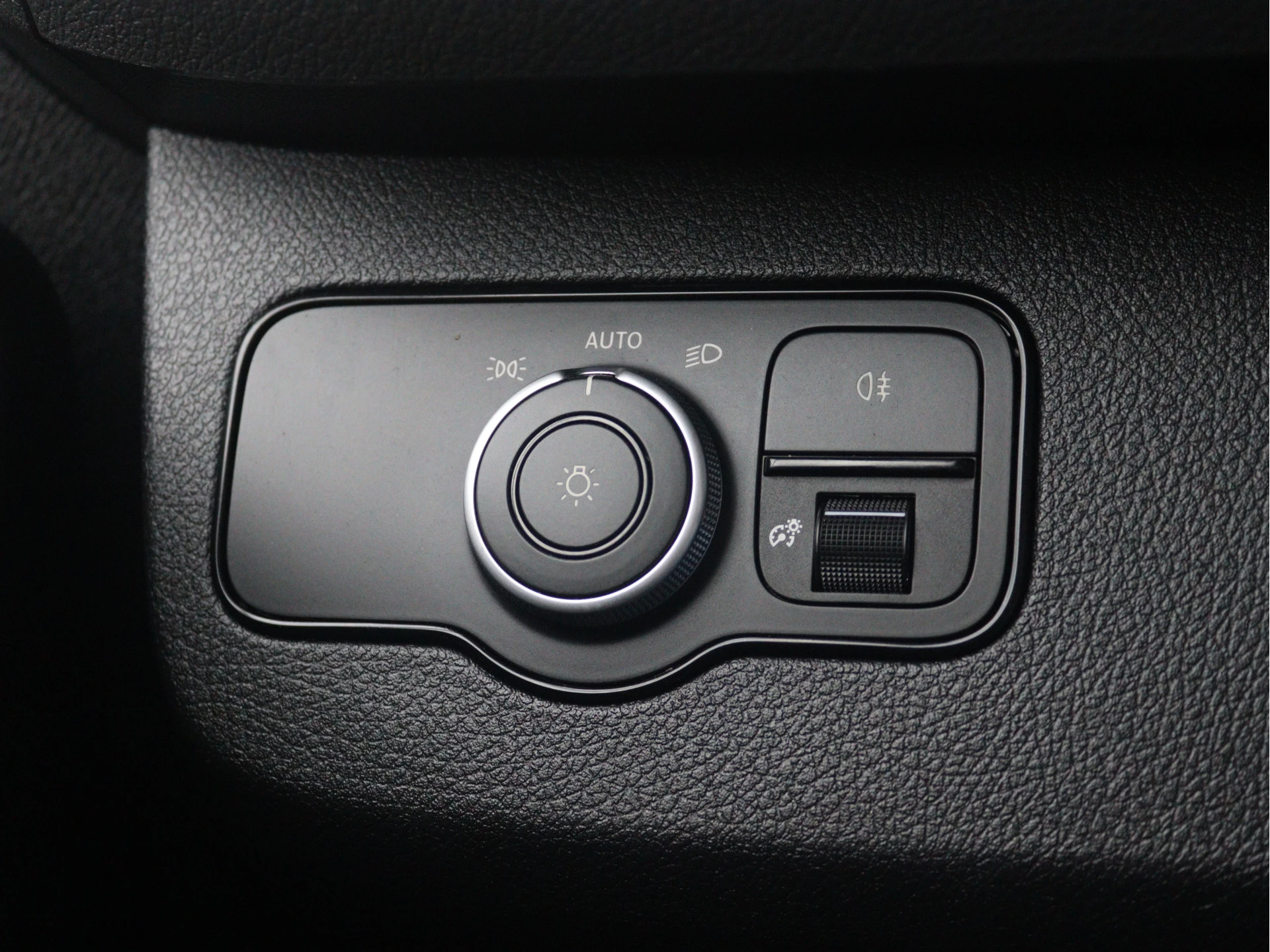 Mercedes-Benz-Sprinter-image-12