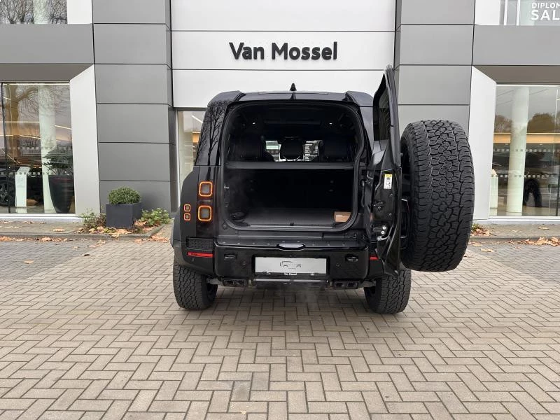 Land Rover Defender 110 P635 OCTA Black Edition AWD Auto. 26MY