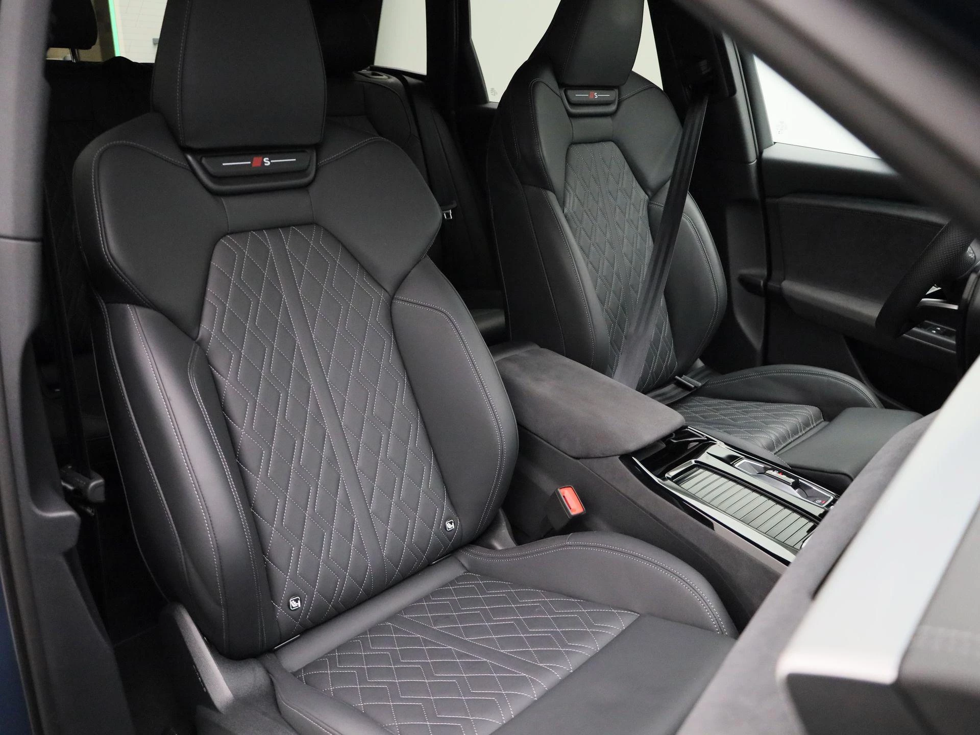 Audi-Q6 e-tron-image-48
