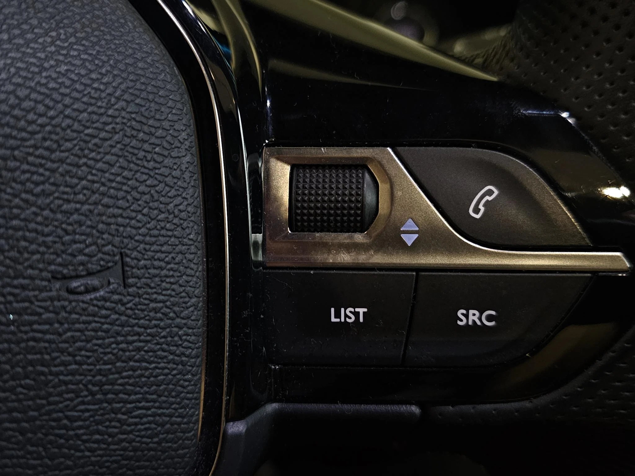 Peugeot-e-2008-image-18