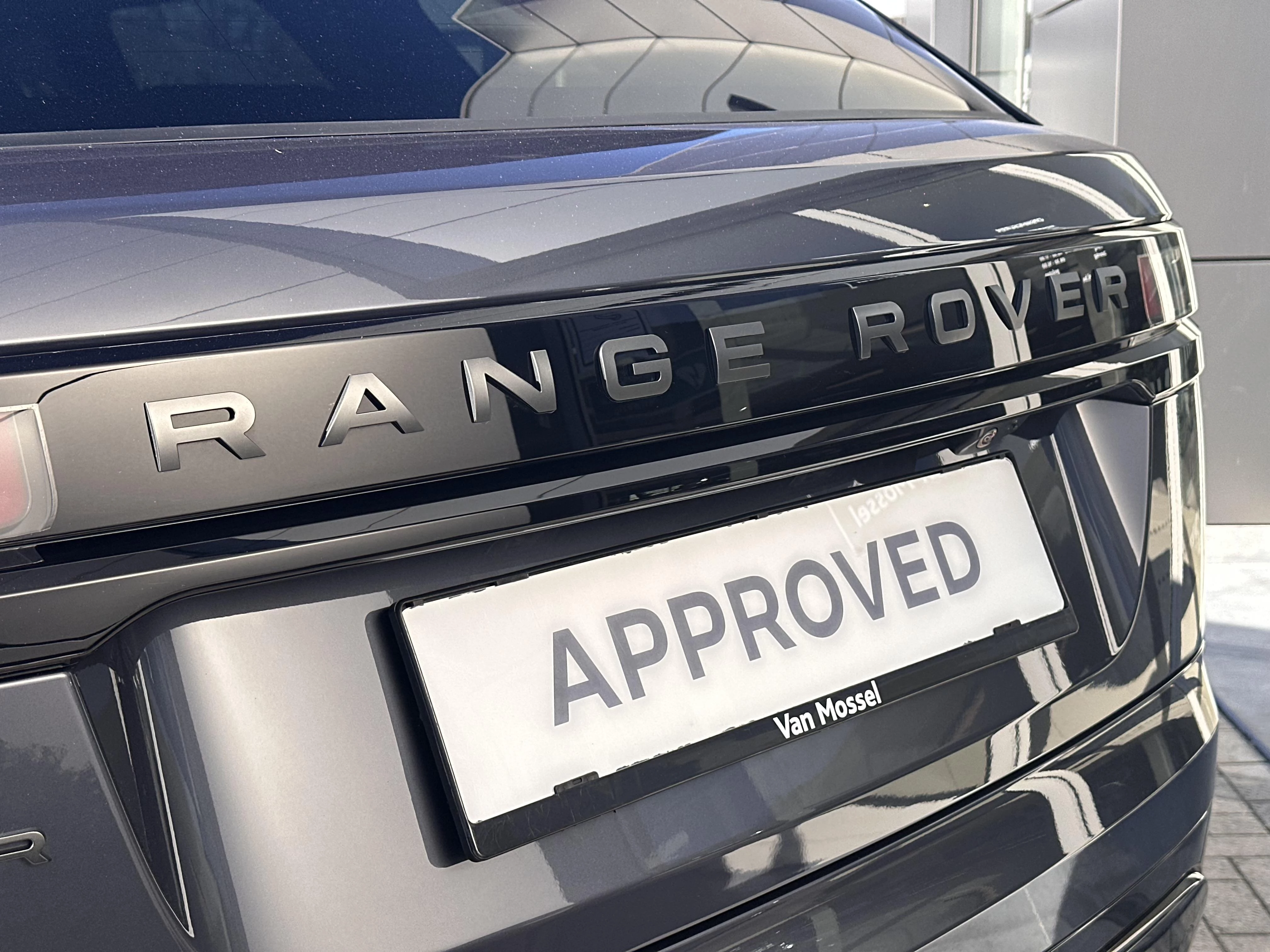 Land Rover-Range Rover Velar-image-29