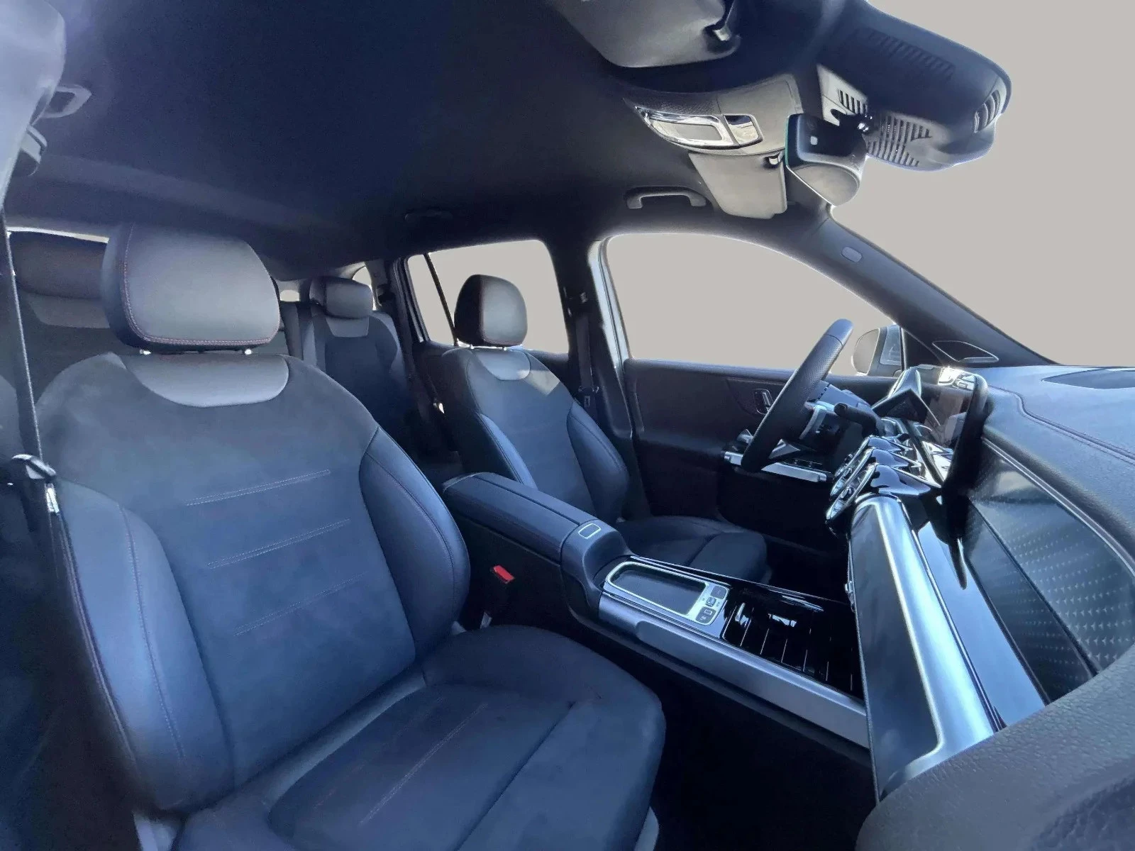 Mercedes-Benz-EQB-image-13
