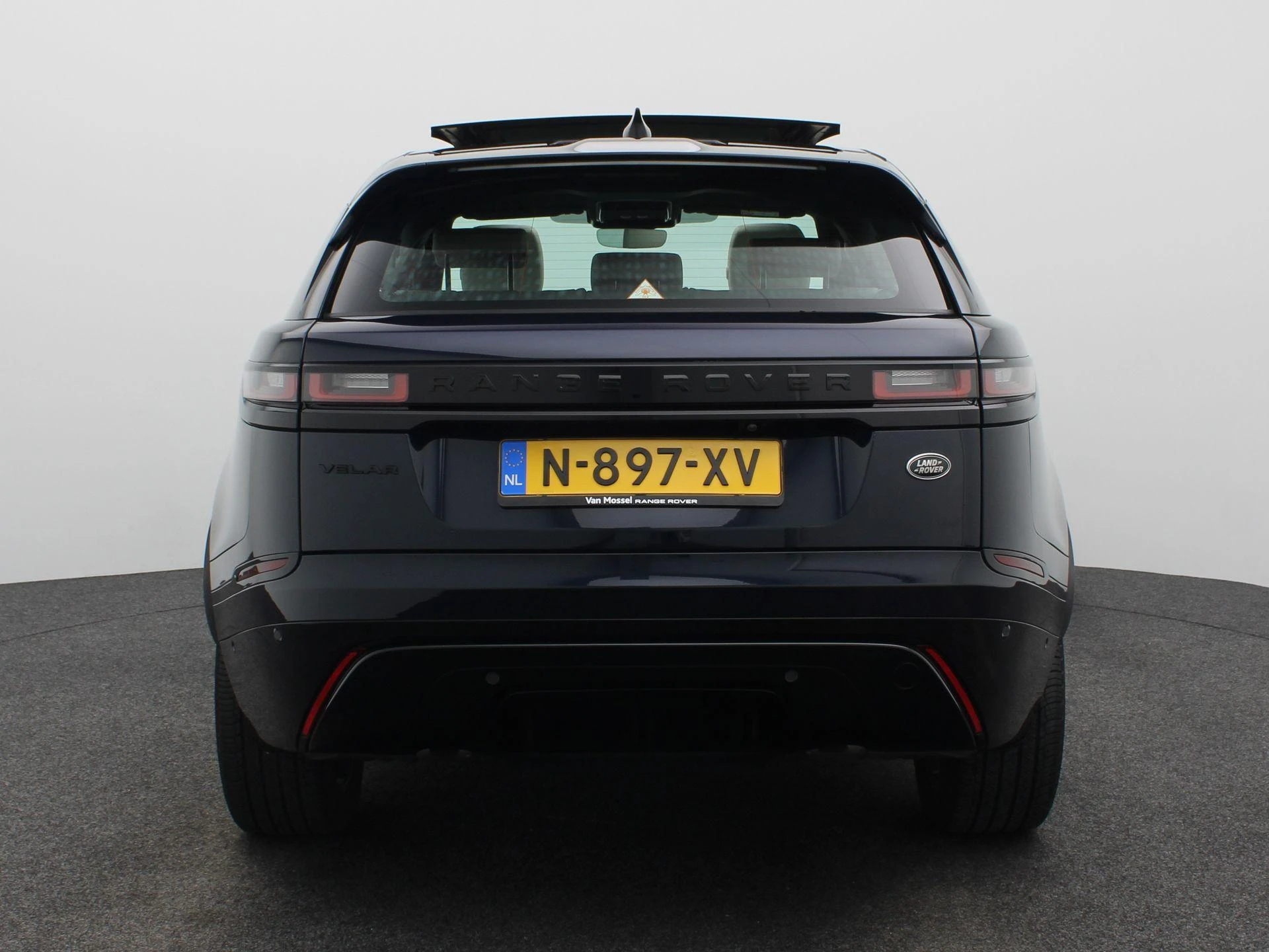 Land Rover-Range Rover Velar-image-4