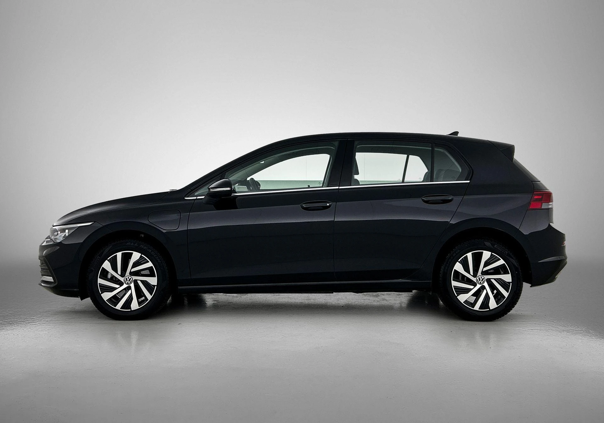 Volkswagen-Golf-image-3