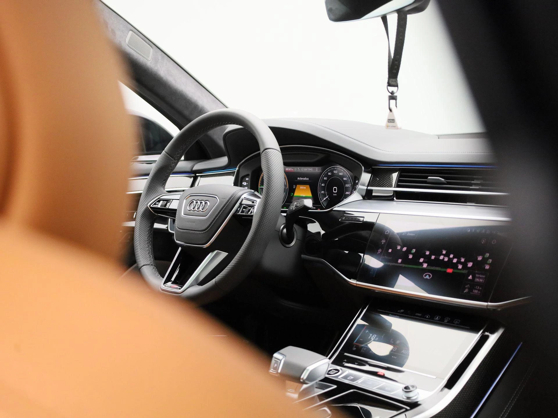 Audi A8 60 TFSI e quattro Lang 340 PK