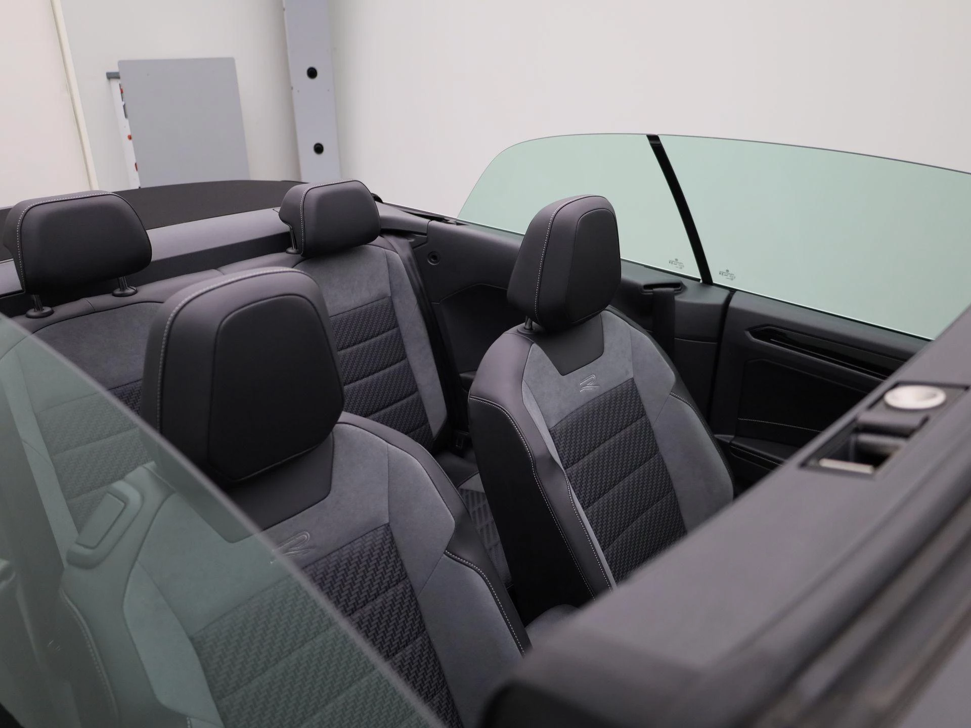 Volkswagen-T-Roc-image-40