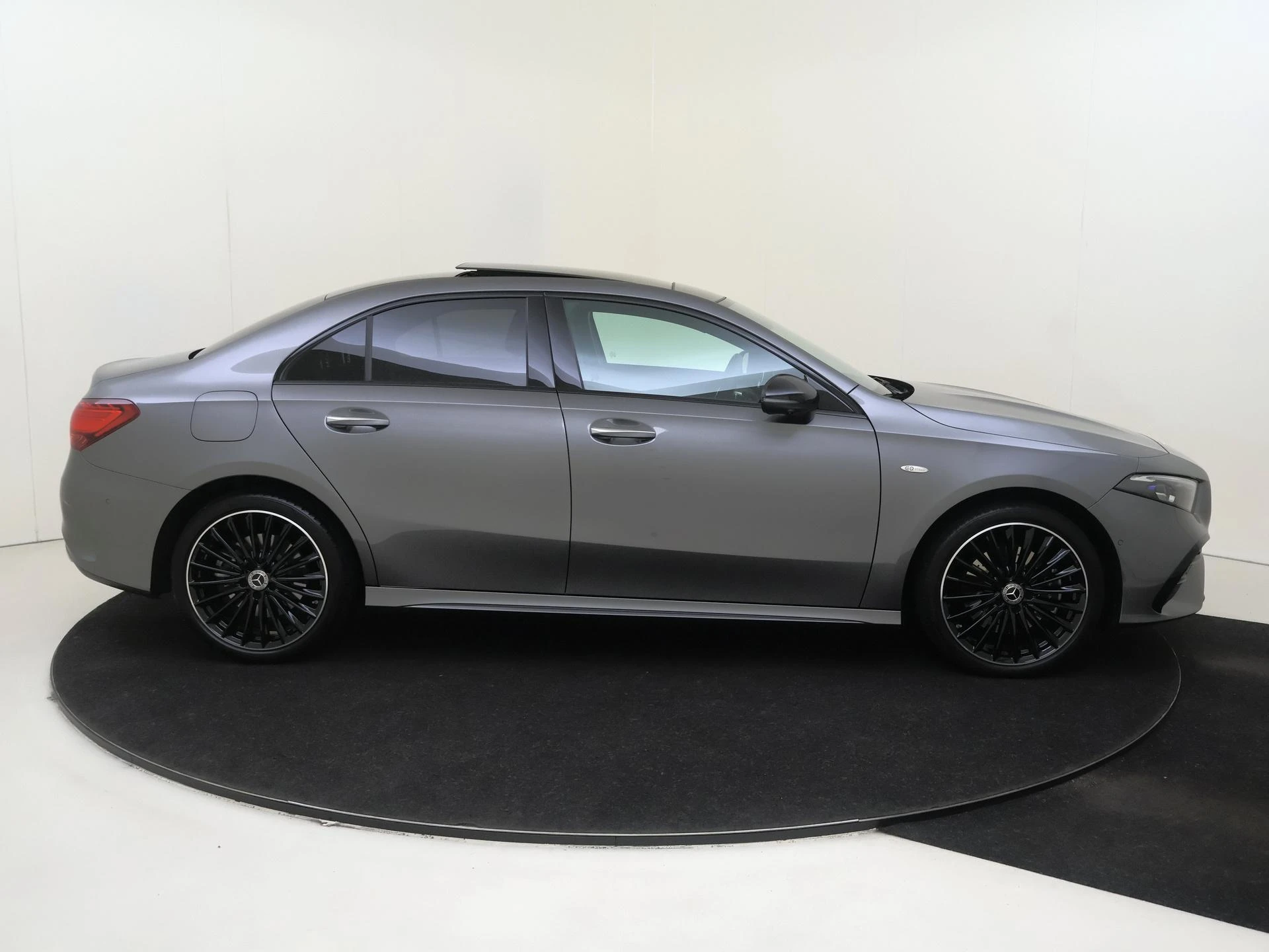 Mercedes-Benz A-Klasse 250 e Business Solution AMG