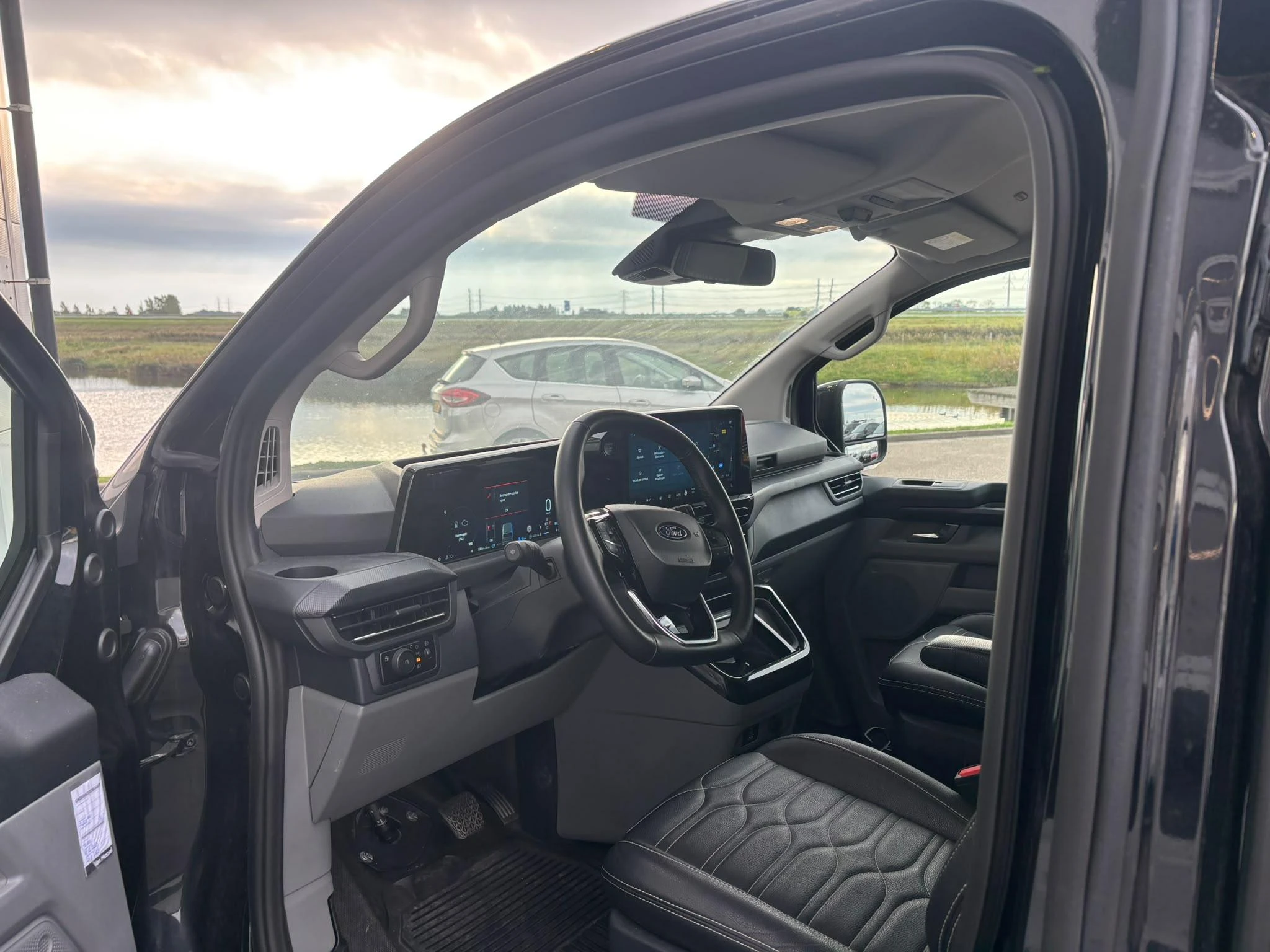 Ford-Transit Custom-image-8