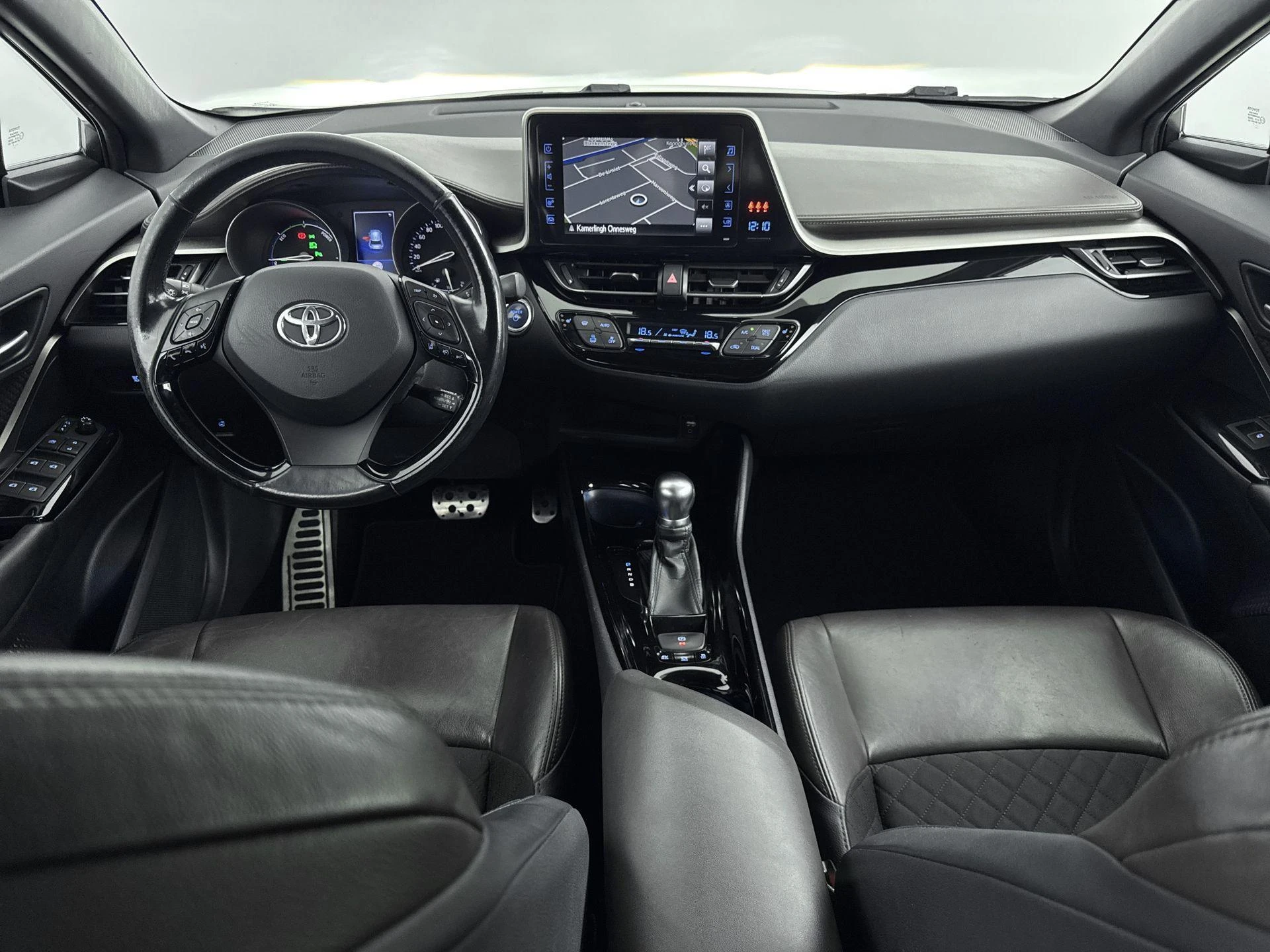 Toyota-C-HR-image-15