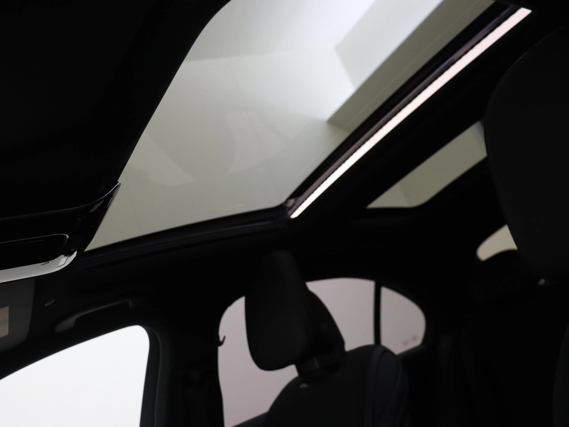 Mercedes-Benz-C-Klasse-image-24