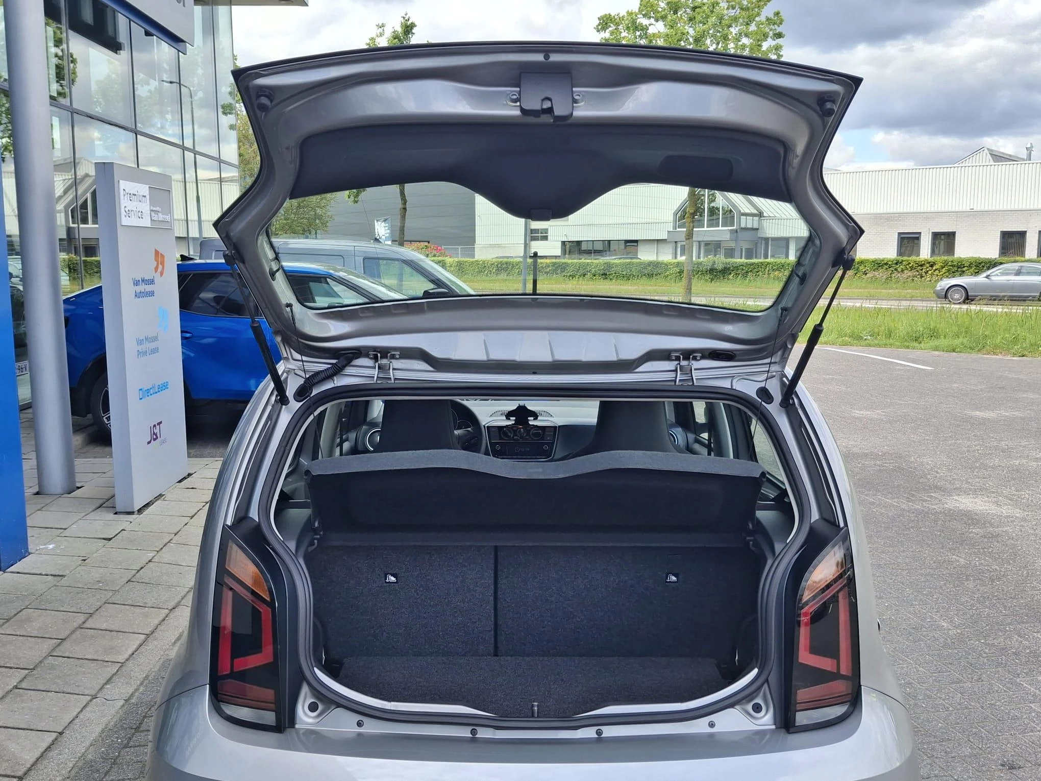 Volkswagen-up!-image-15