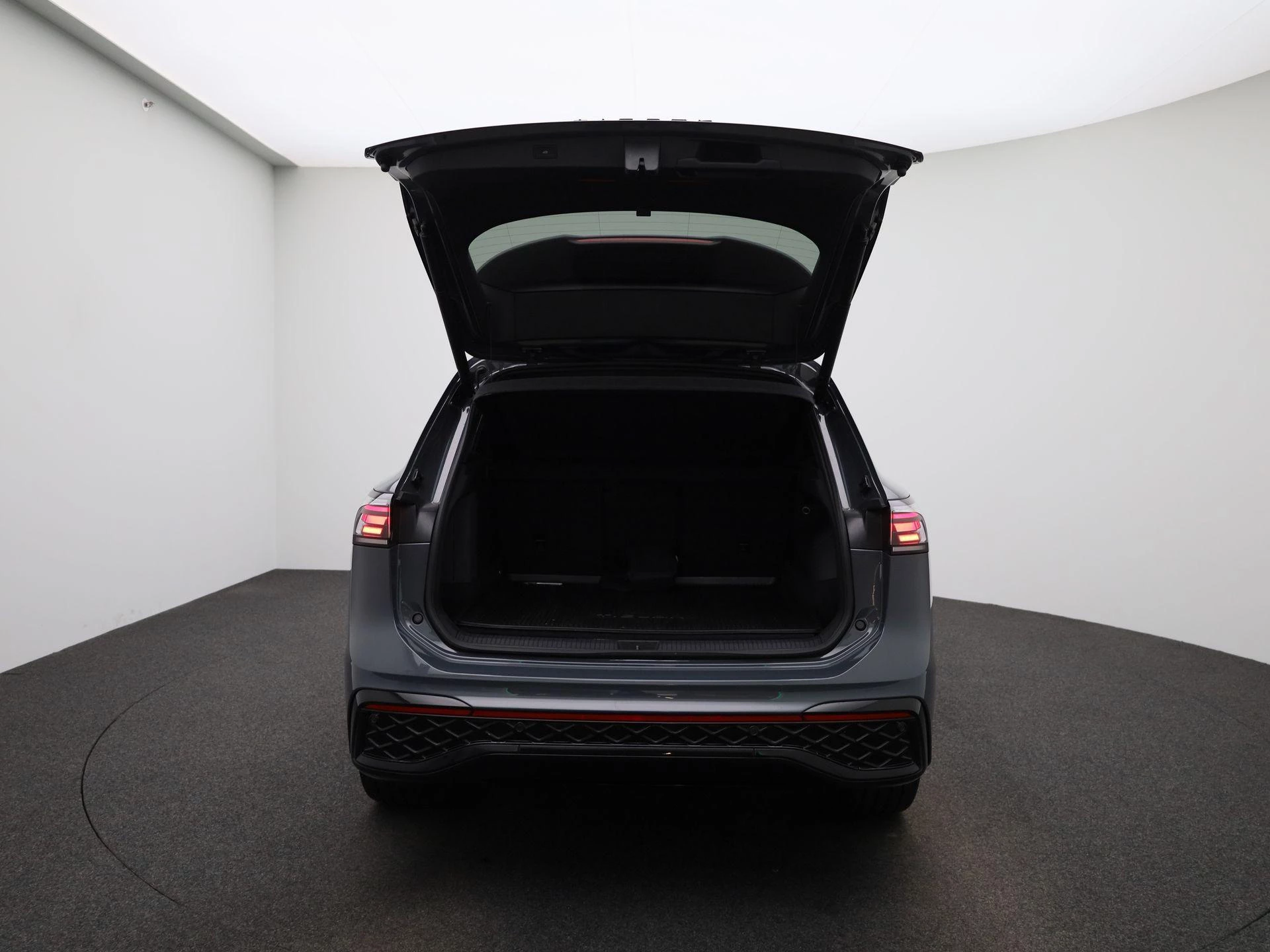 Volkswagen-Tiguan-image-10