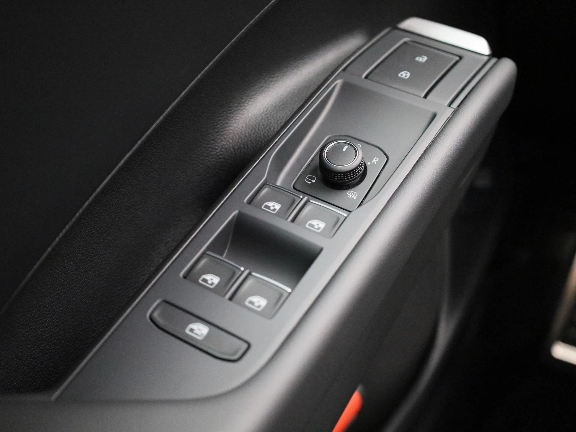 Volkswagen-T-Roc-image-34