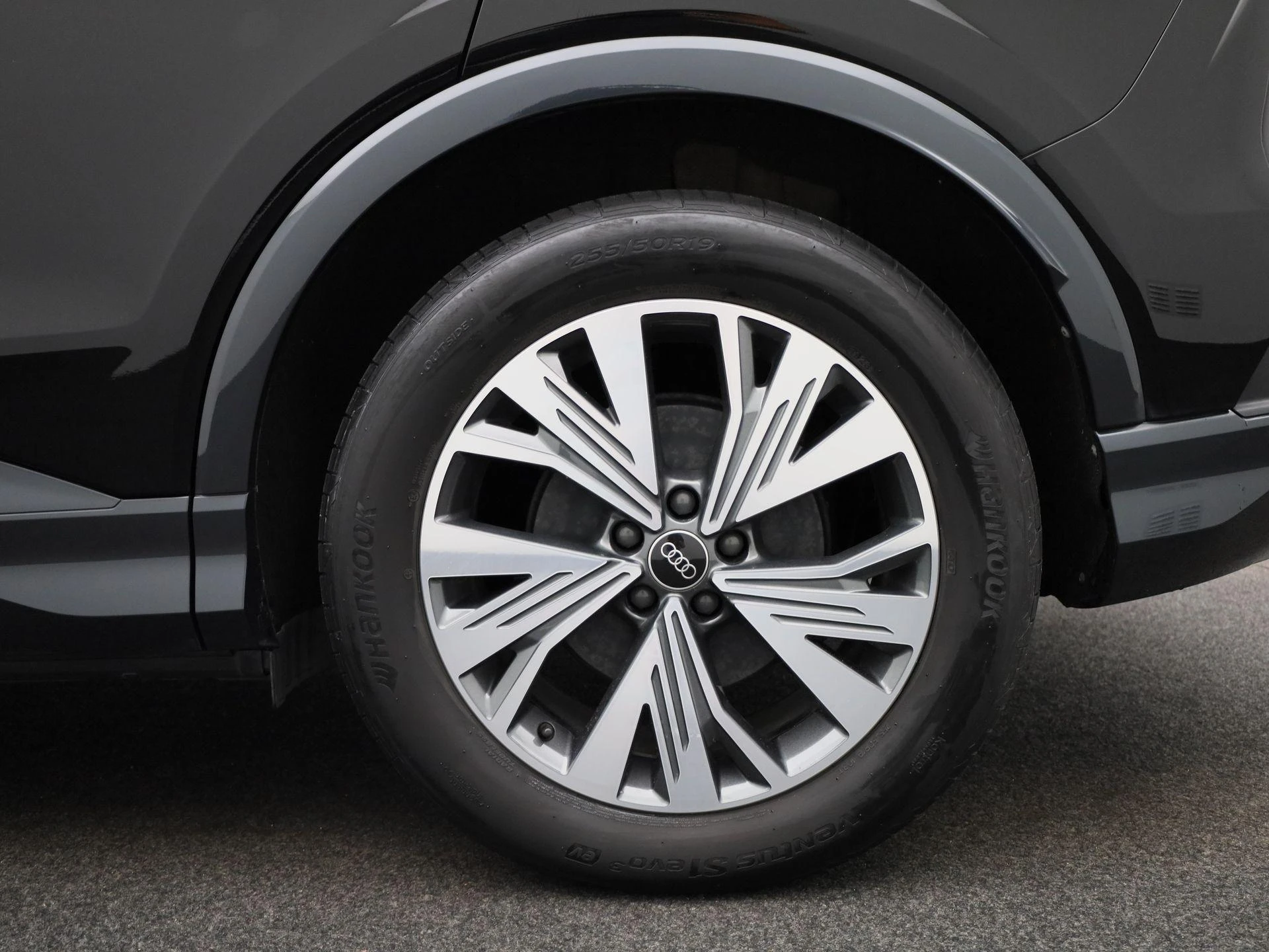 Audi-Q4 e-tron-image-14
