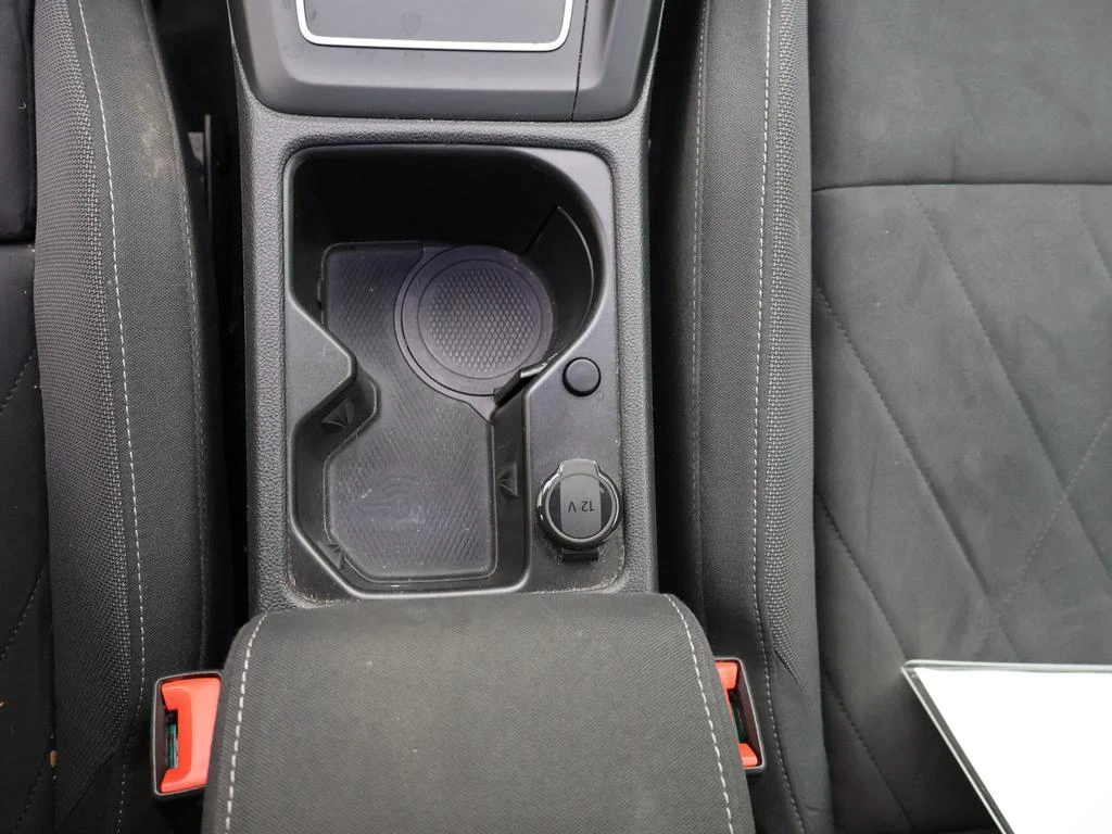 Volkswagen-Golf-image-16