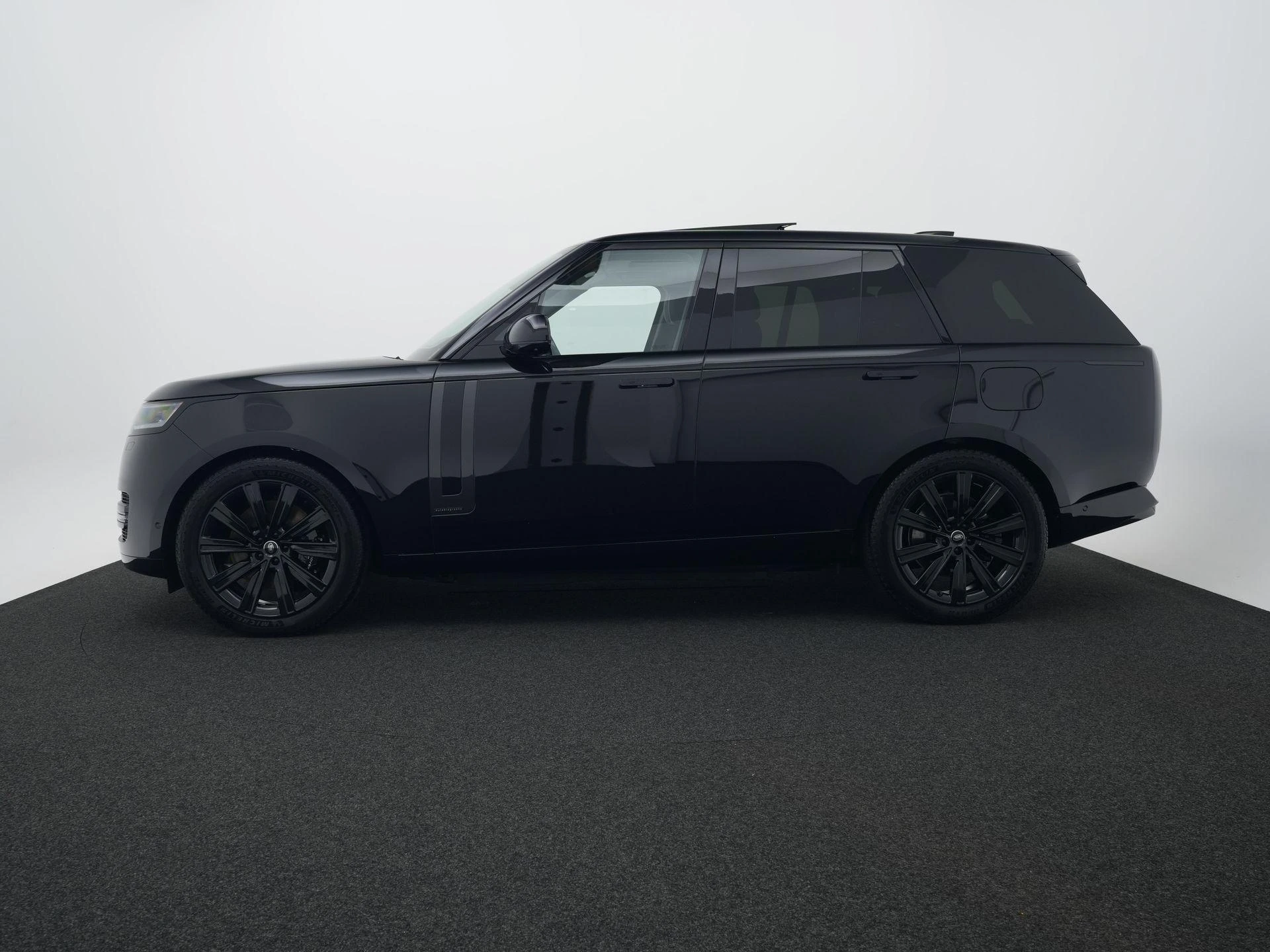 Land Rover-Range Rover-image-4