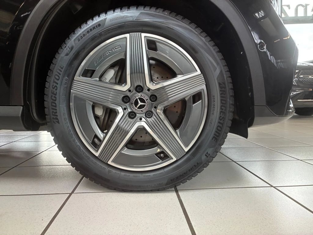Mercedes-Benz-GLC 300 d-image-18