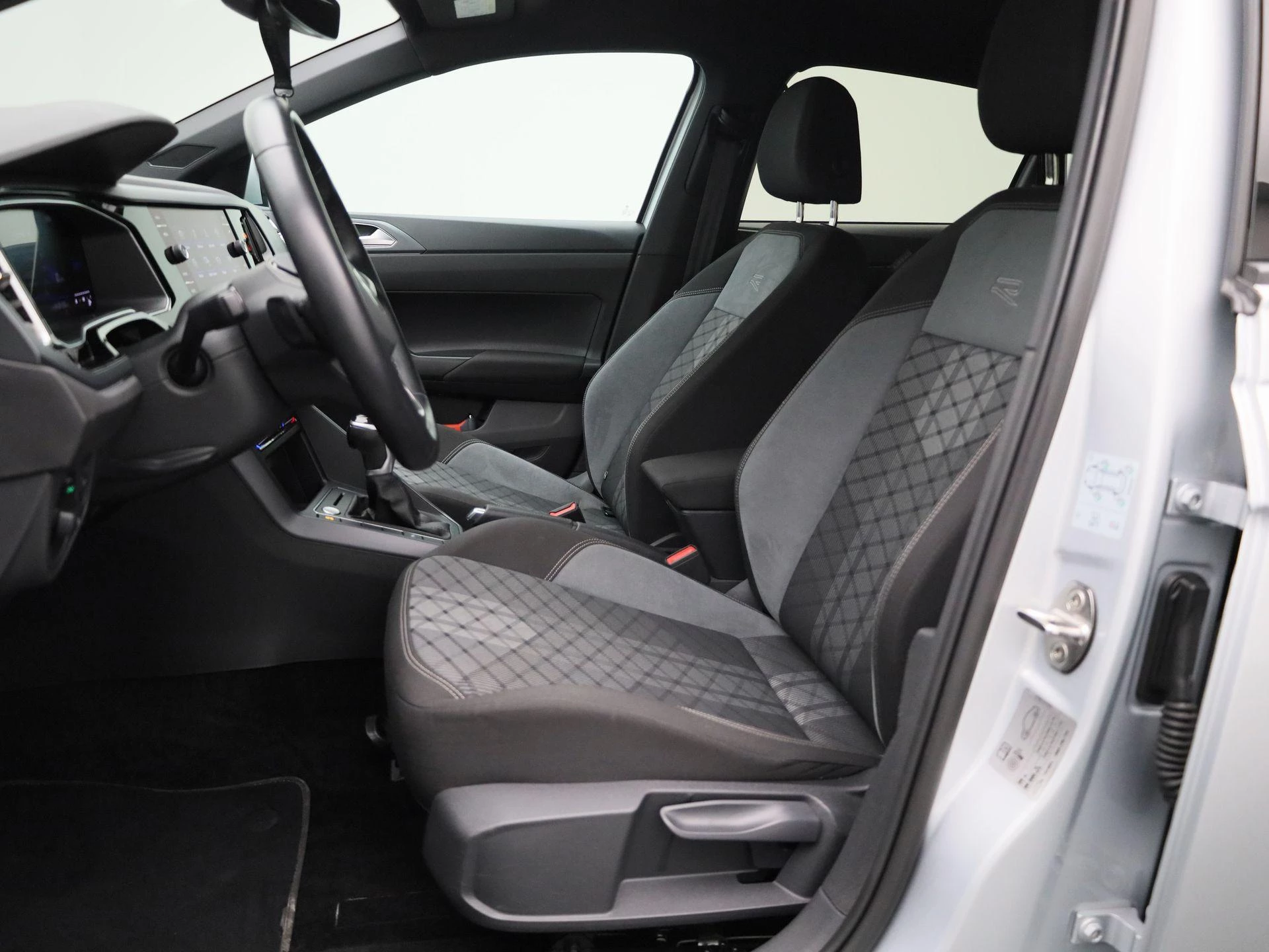 Volkswagen-Polo-image-7