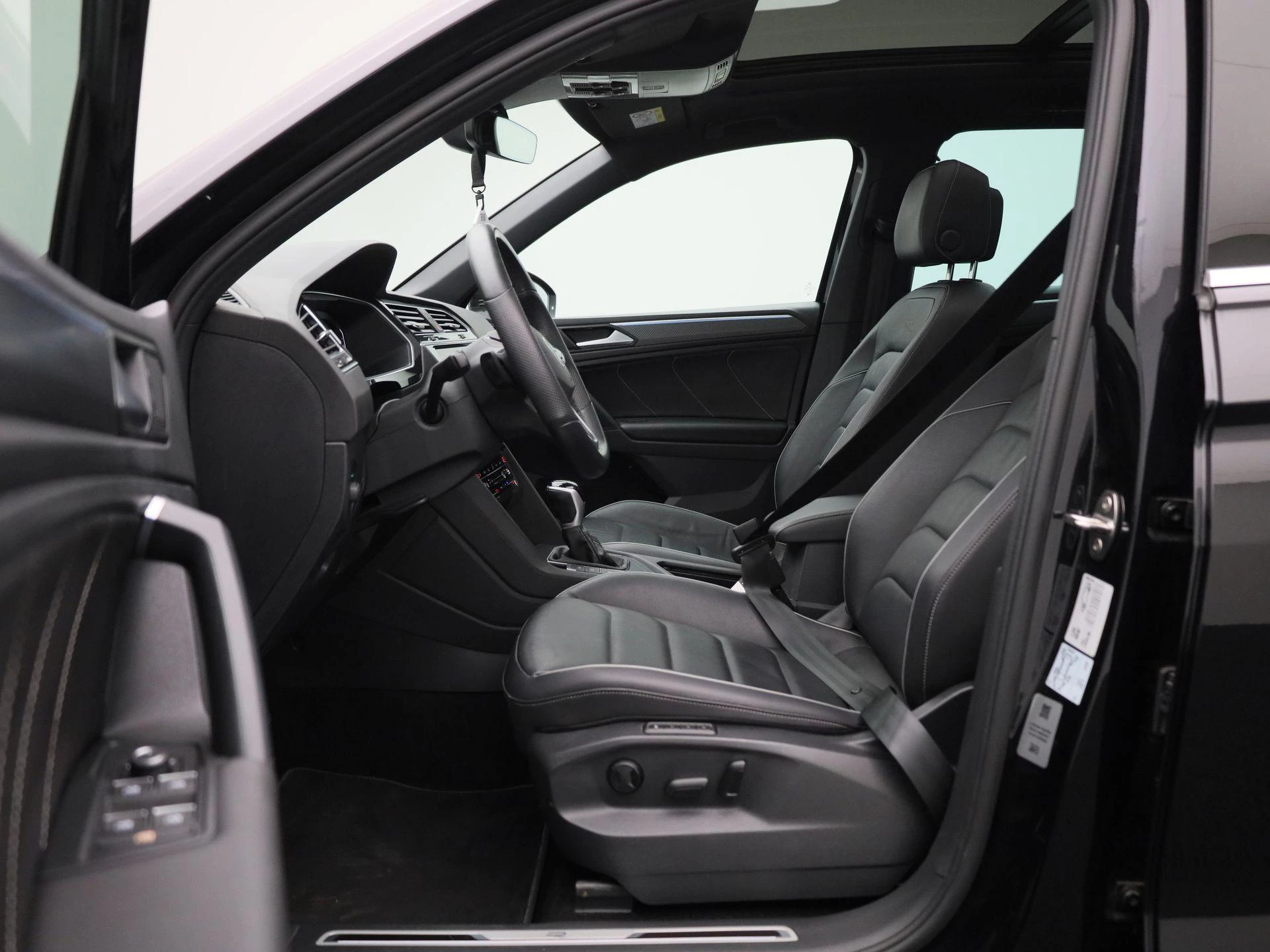 Volkswagen-Tiguan-image-10