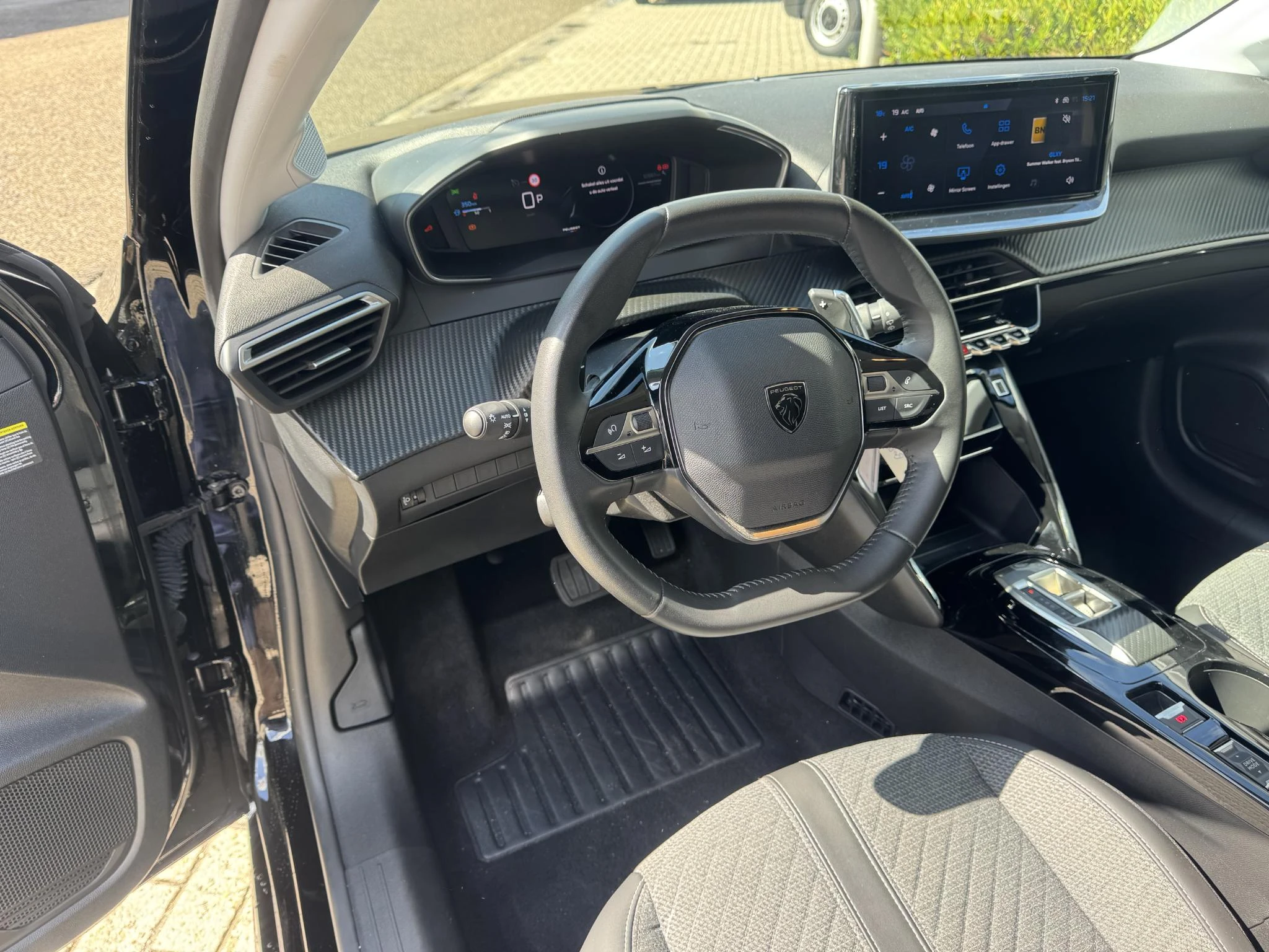 Peugeot-208-image-17