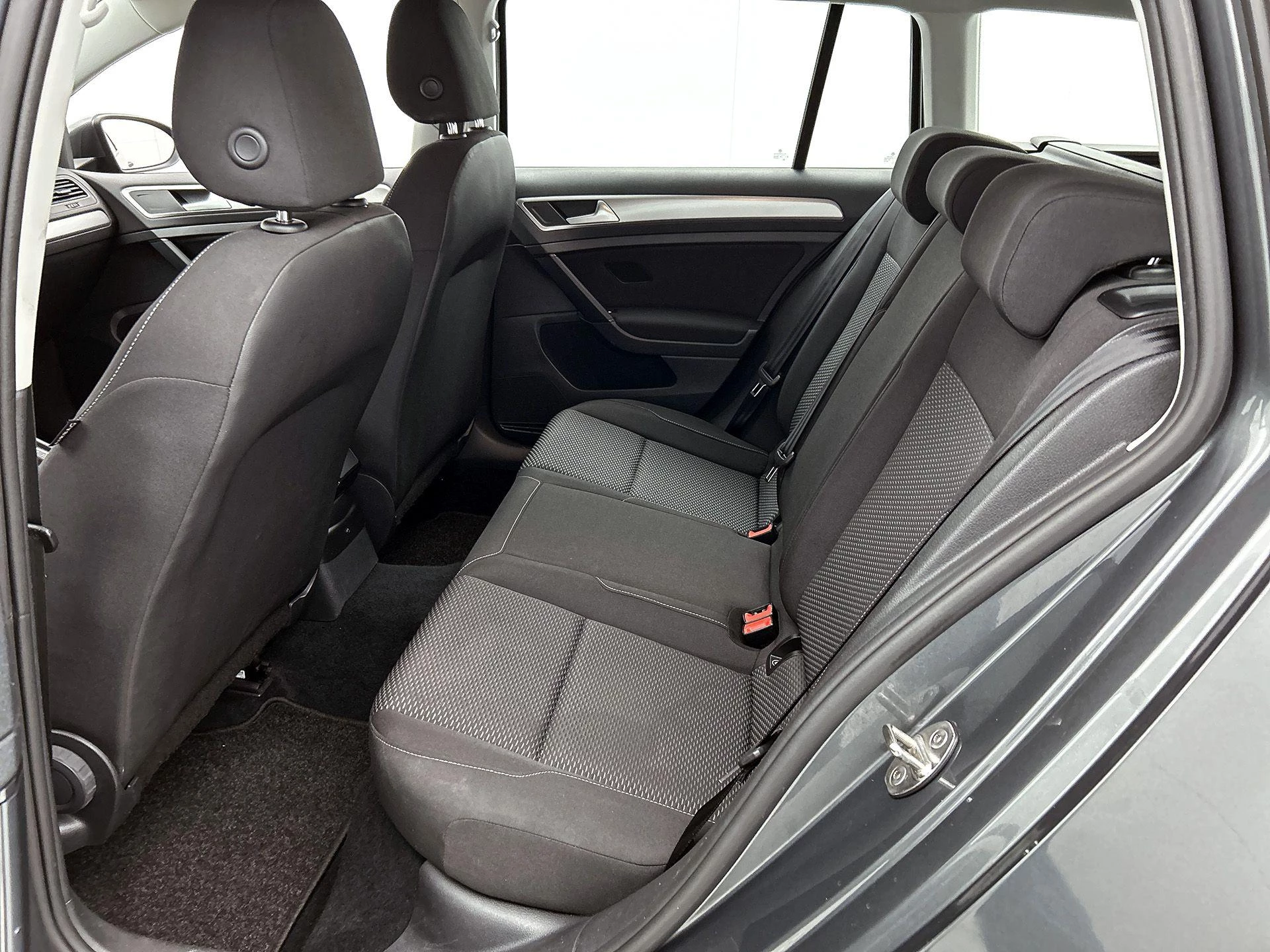 Volkswagen-Golf-image-25