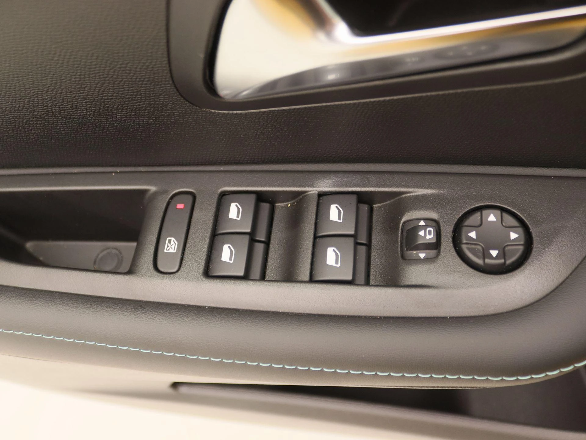 Peugeot-208-image-19