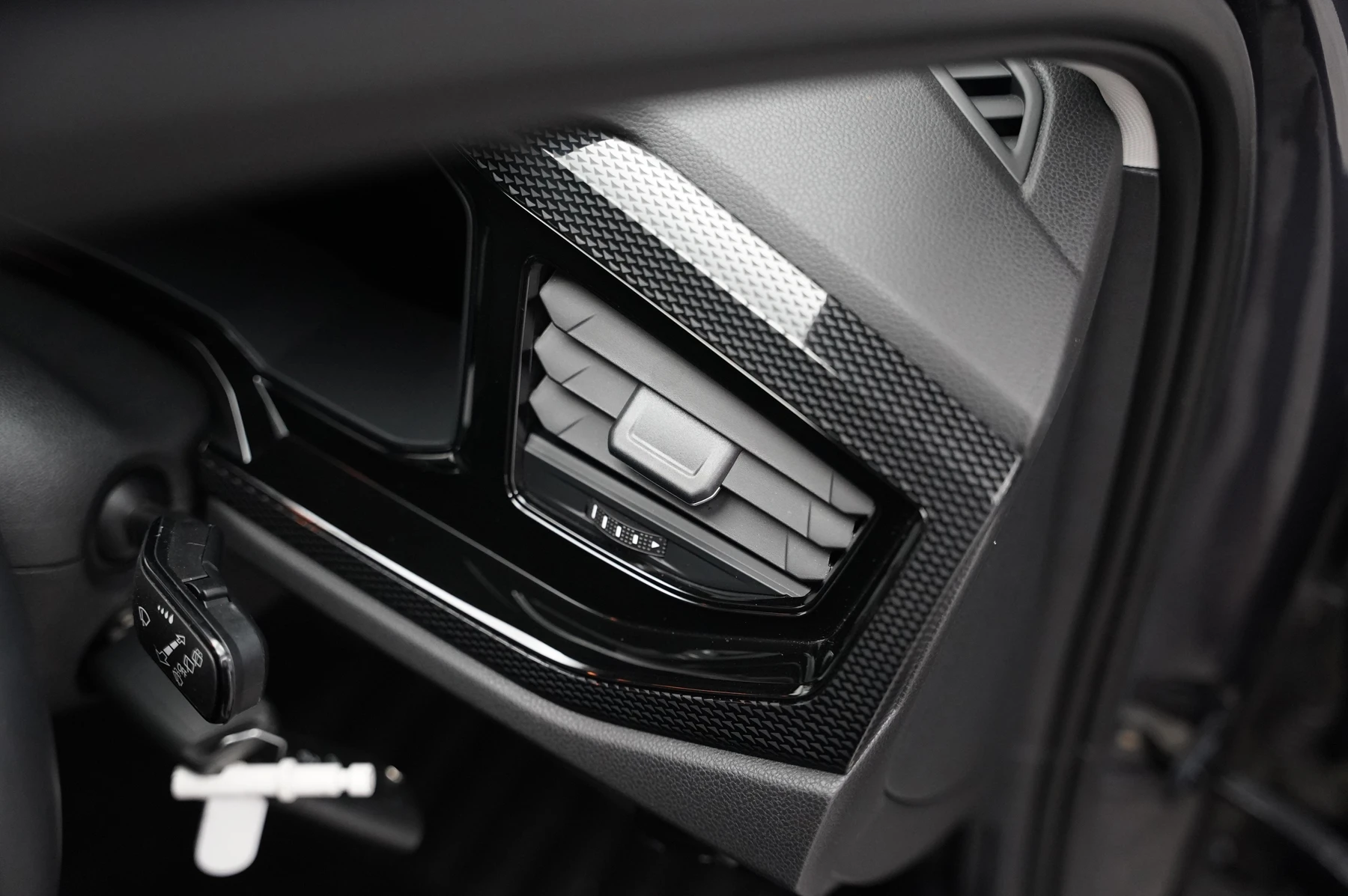 Volkswagen-Polo-image-24