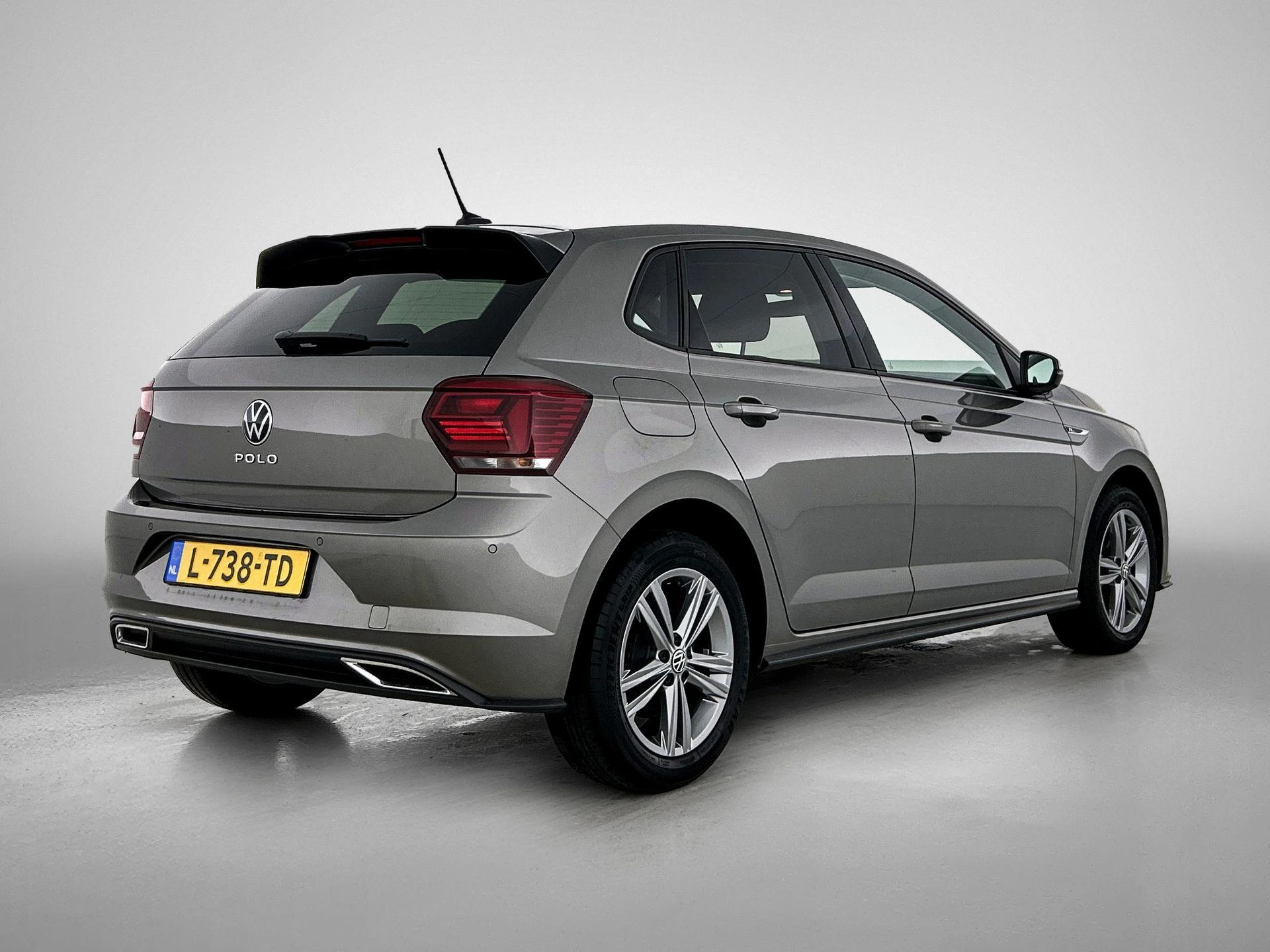 Volkswagen-Polo-image-3