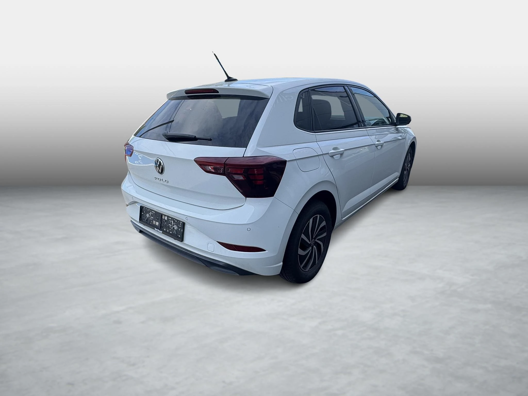 Volkswagen-Polo-image-4