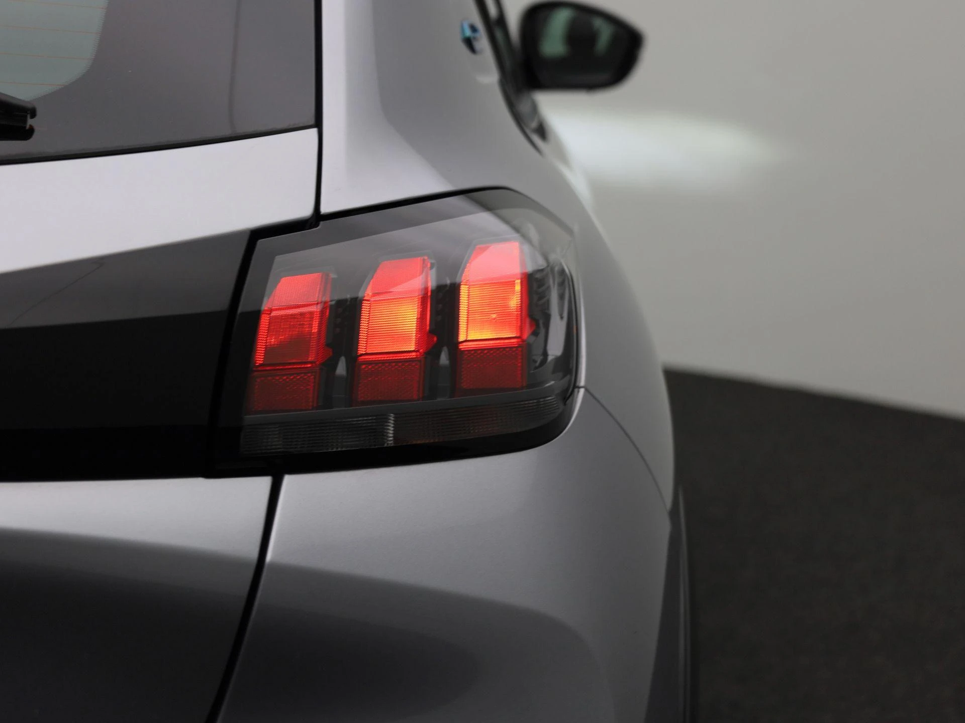 Peugeot-e-208-image-37