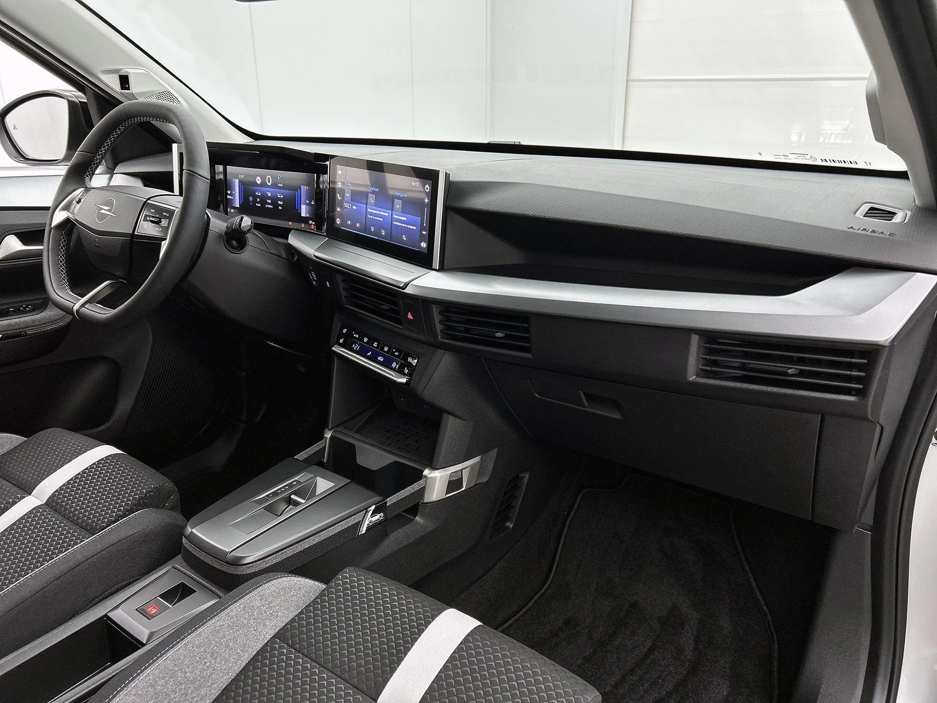 Opel-Frontera-image-17