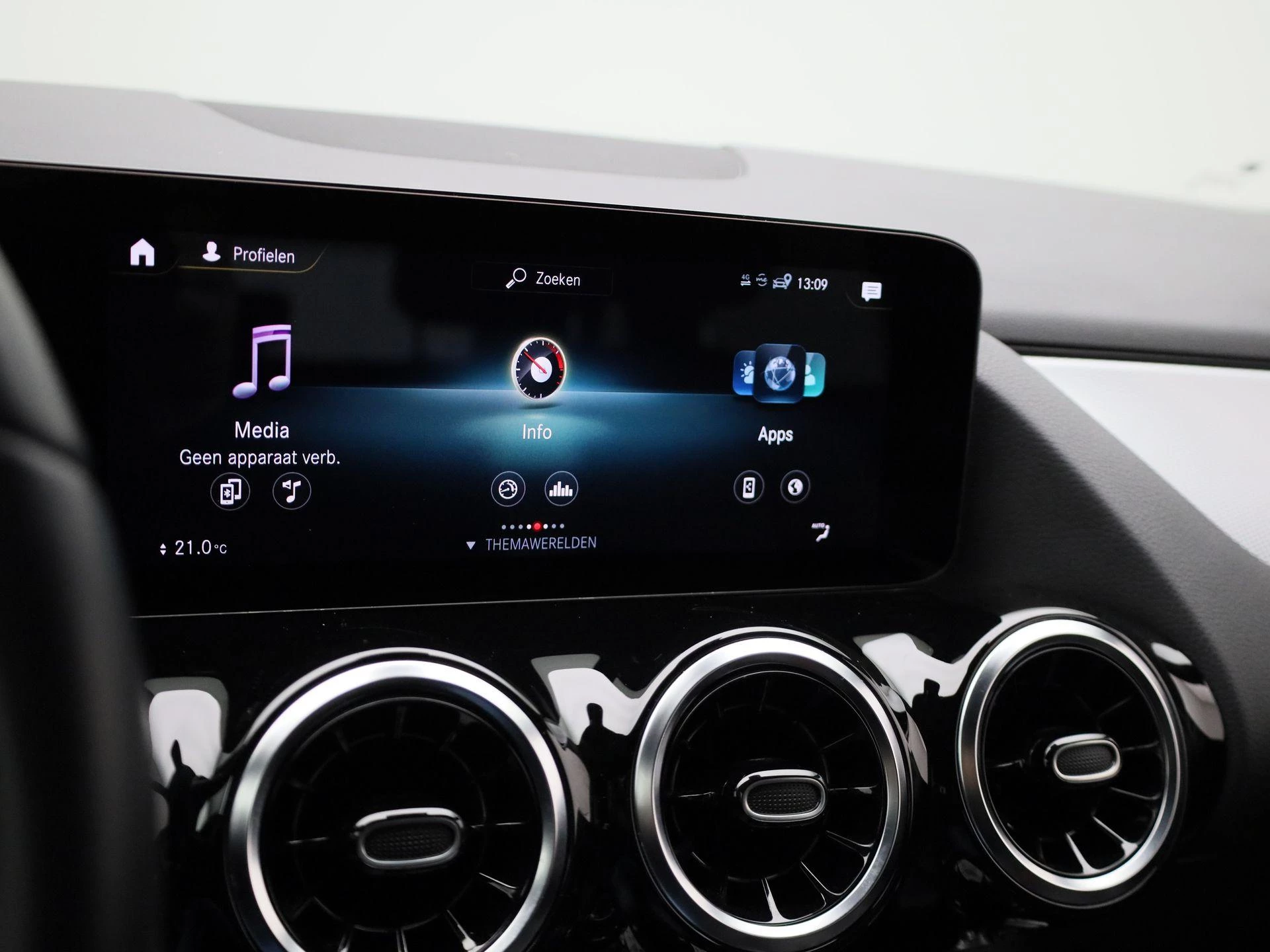 Mercedes-Benz-B-Klasse-image-15