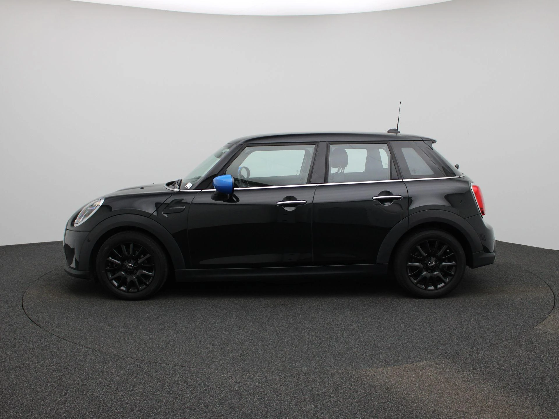 MINI-One-image-3