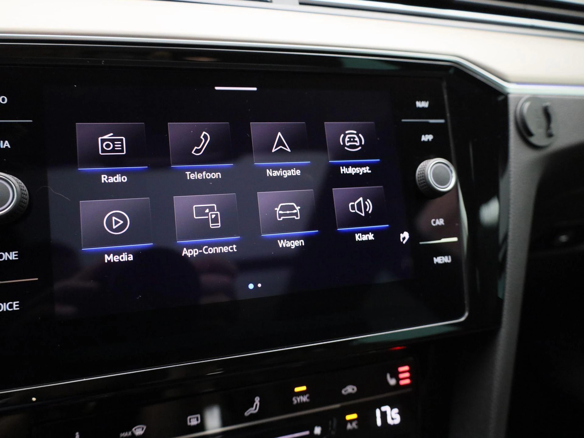 Volkswagen-Passat-image-24