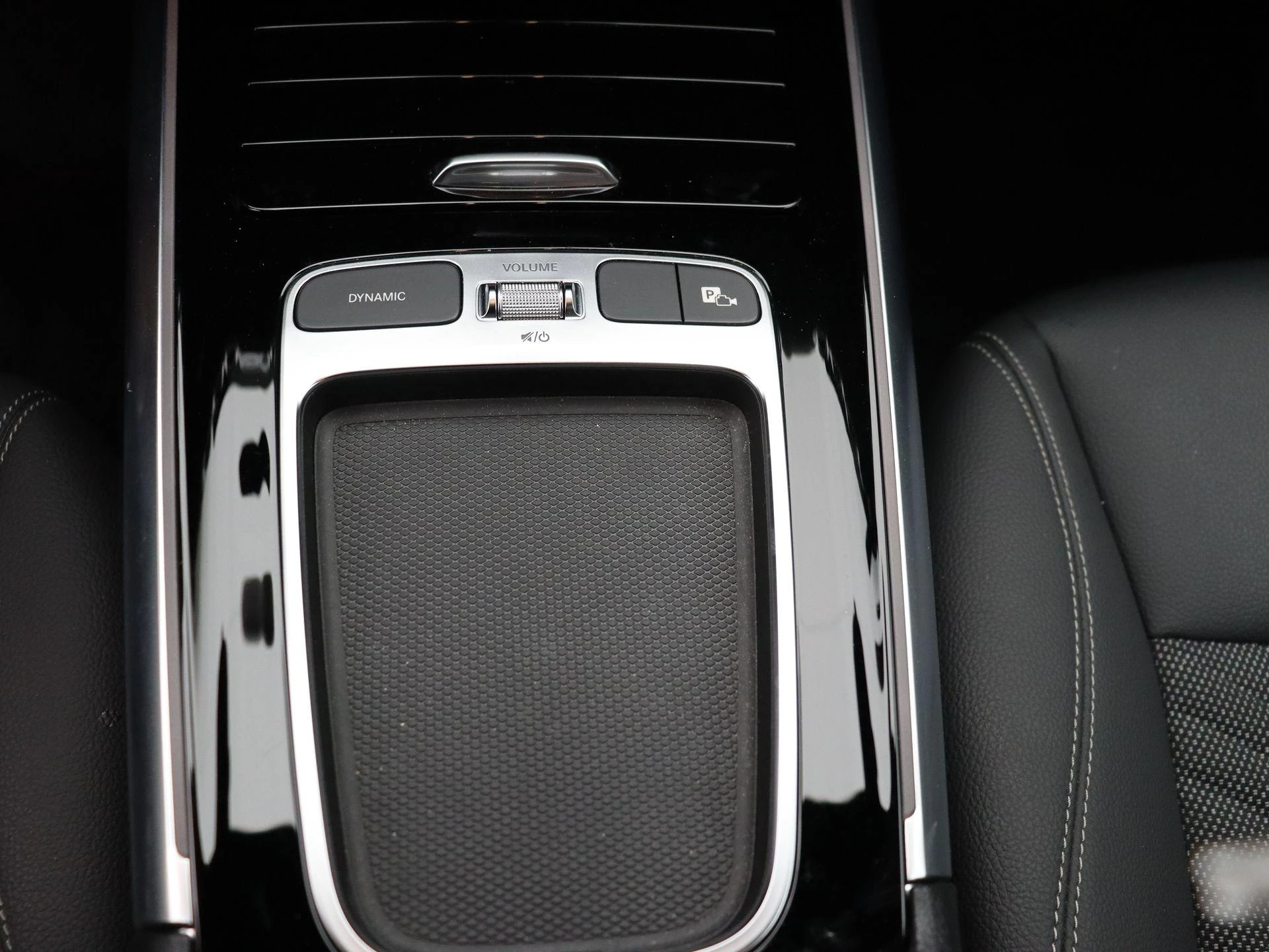 Mercedes-Benz-EQA-image-15