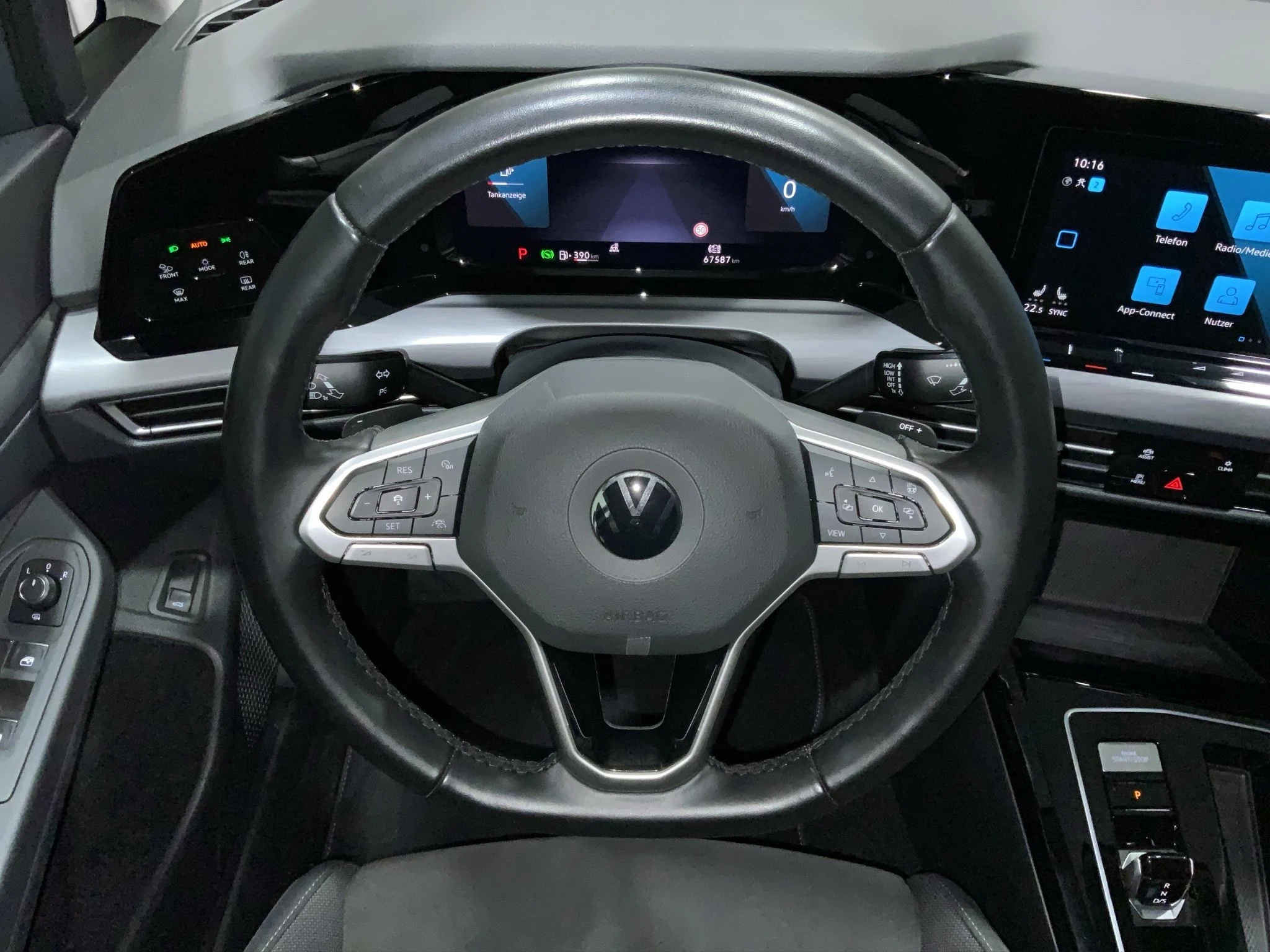 Volkswagen-Golf-image-12