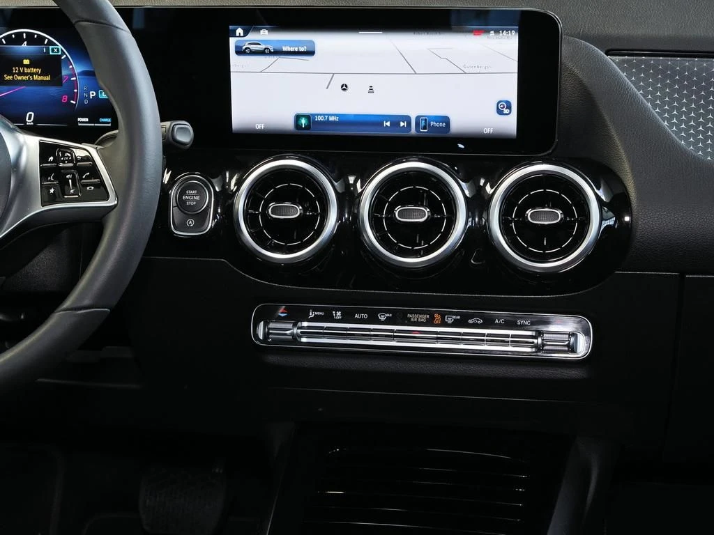 Mercedes-Benz-GLA 200-image-10
