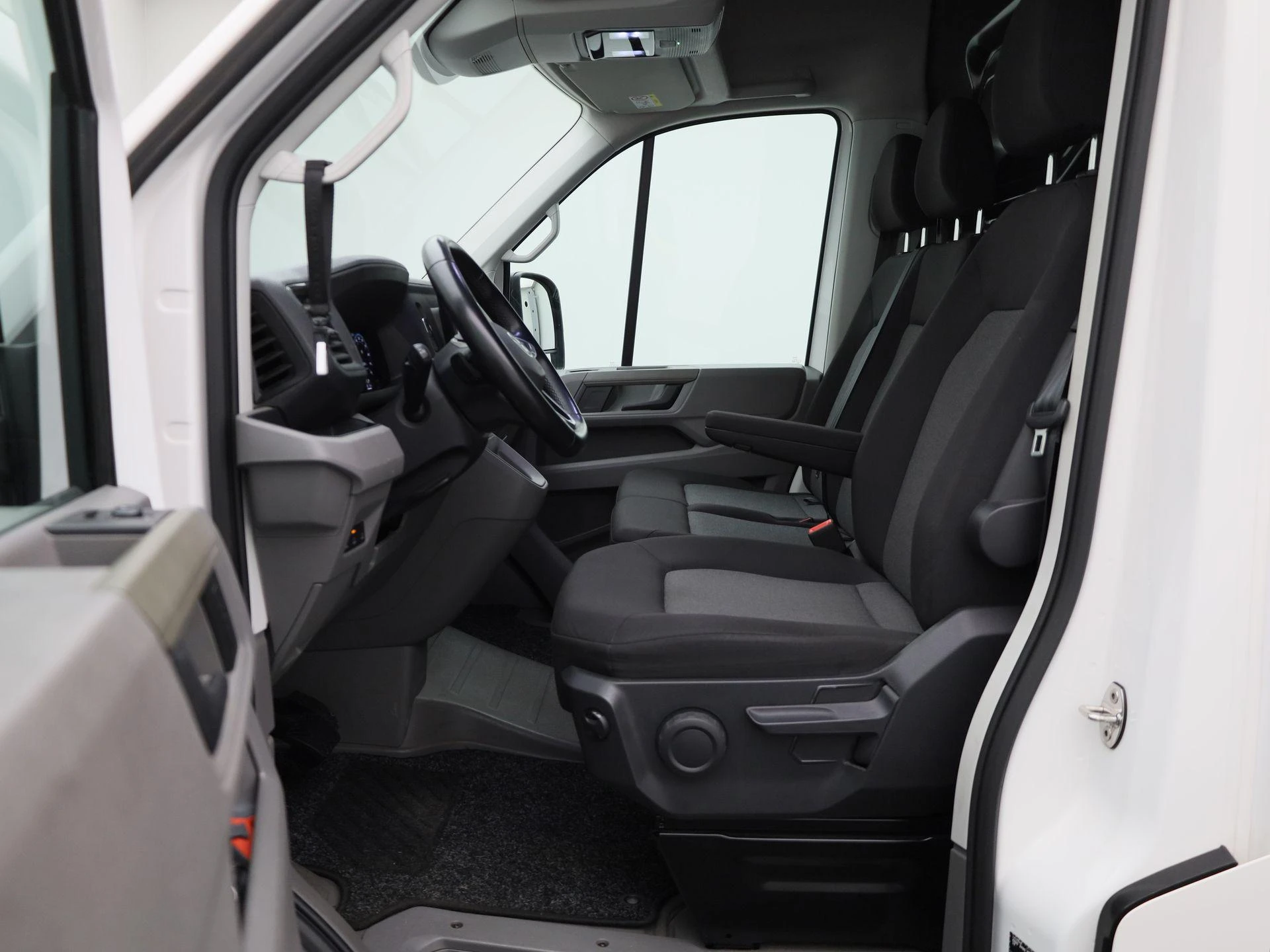 Volkswagen-Crafter-image-10