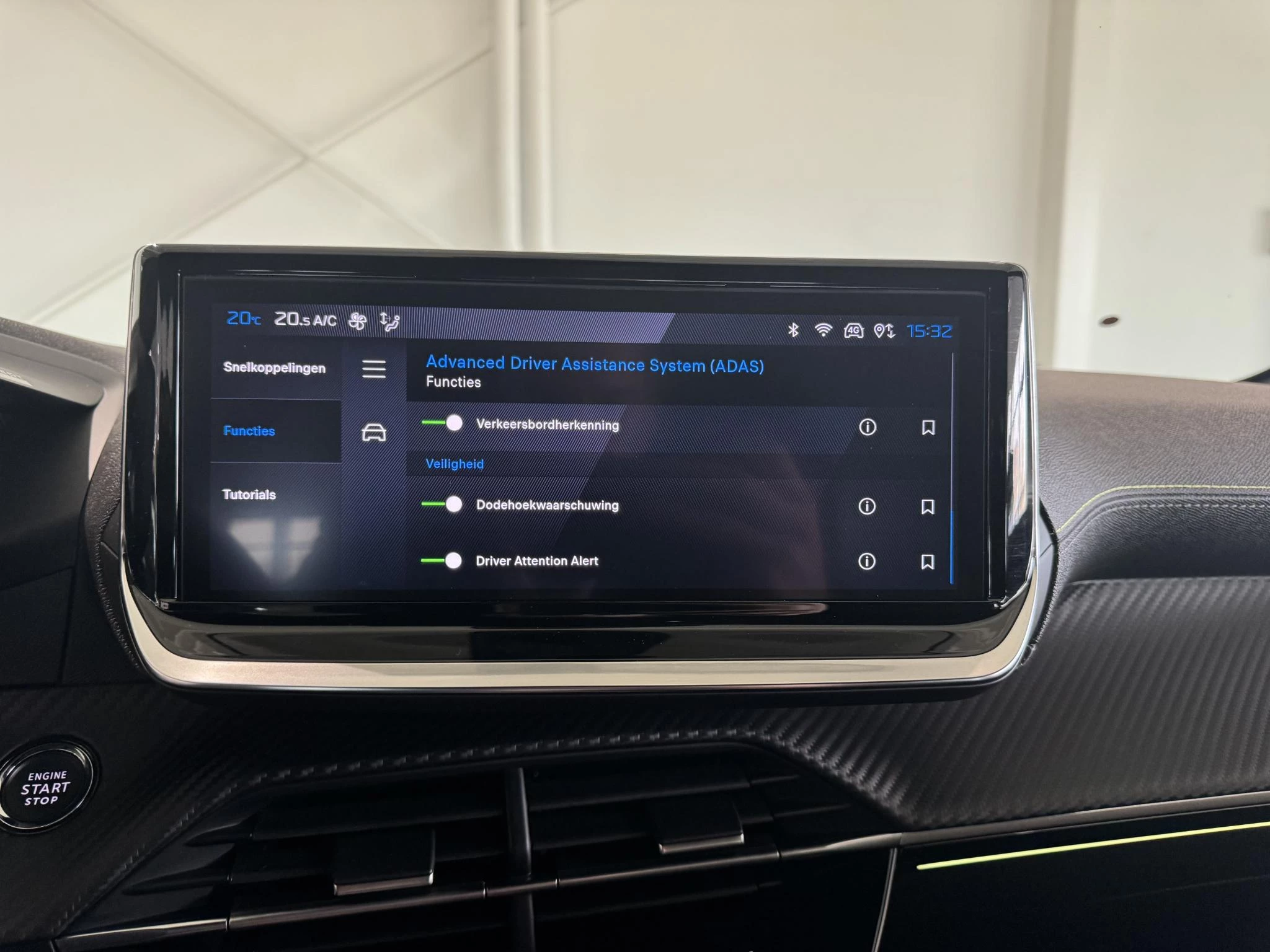 Peugeot-e-208-image-32