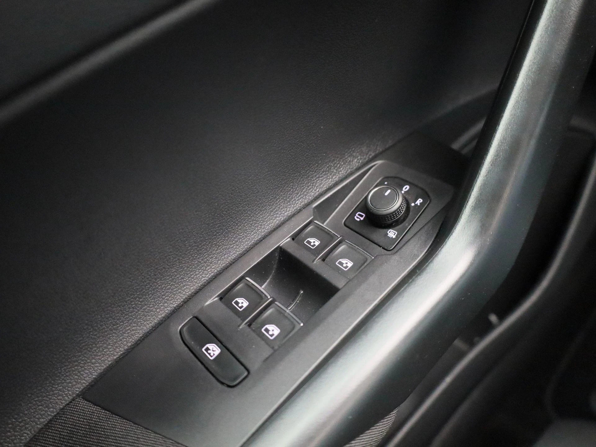 Volkswagen-Polo-image-19