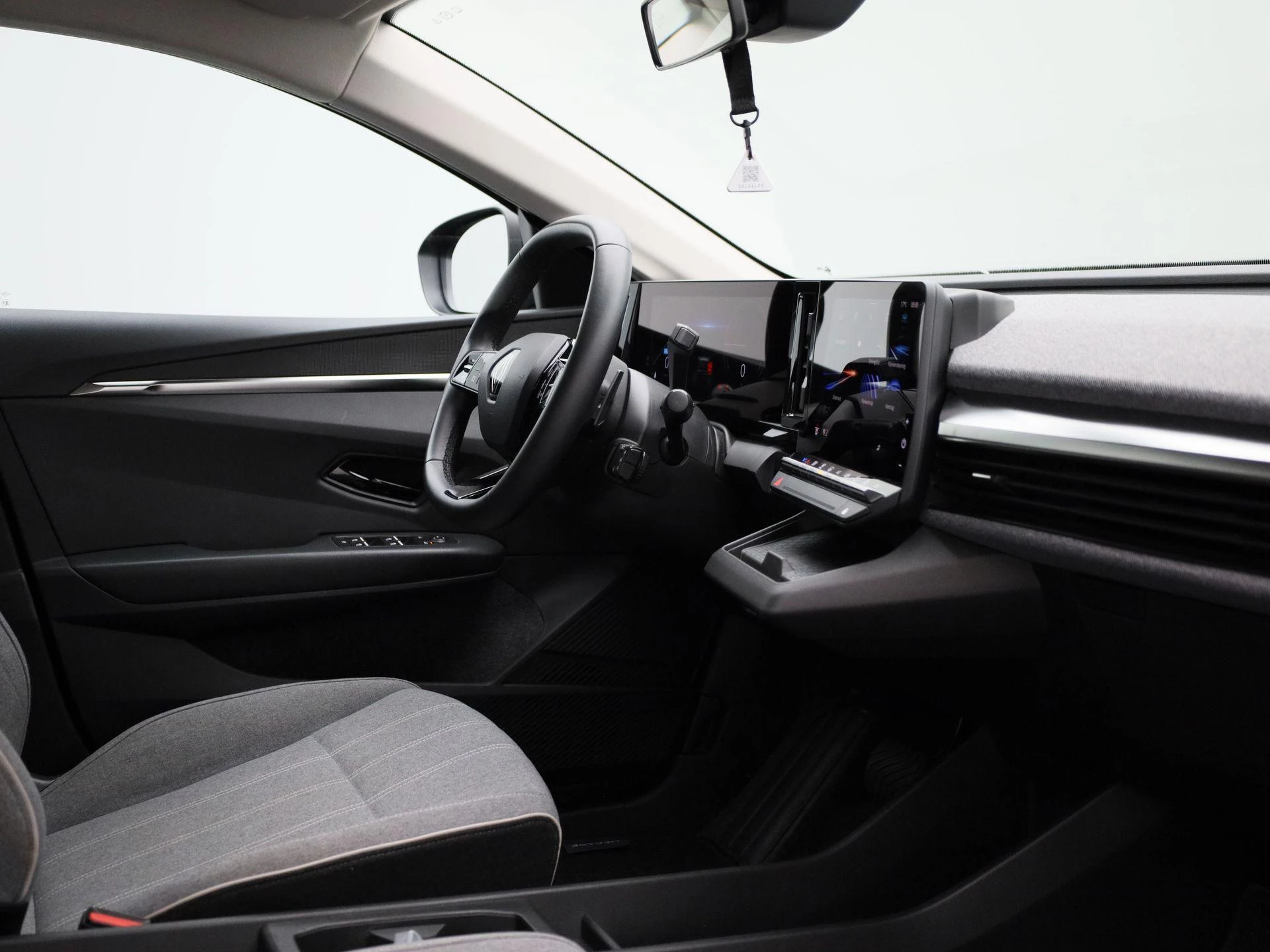 Renault-Megane E-Tech-image-28
