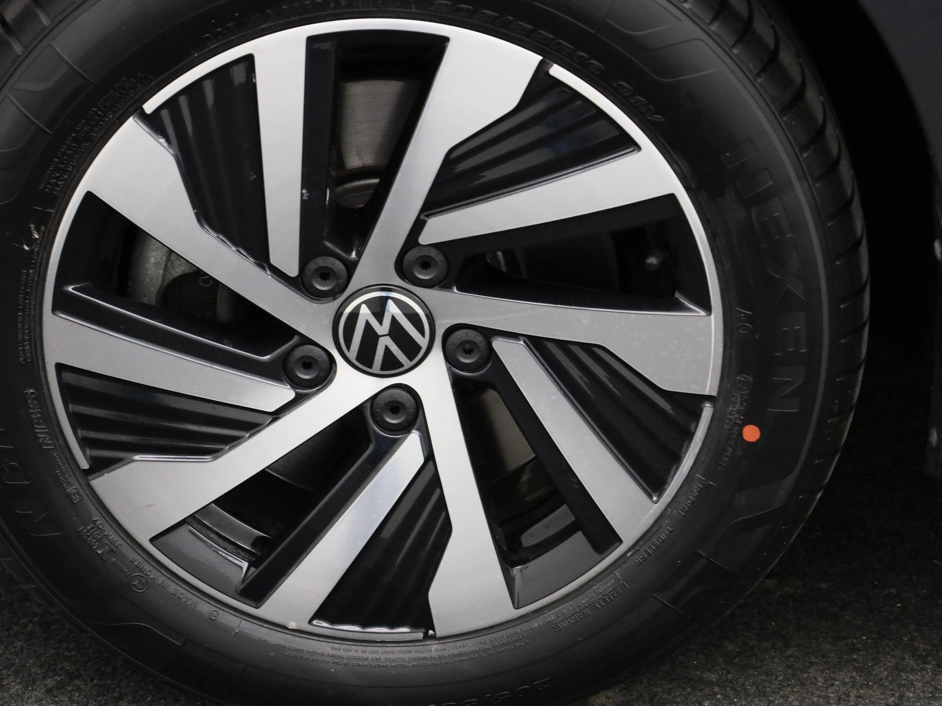 Volkswagen-Golf-image-12